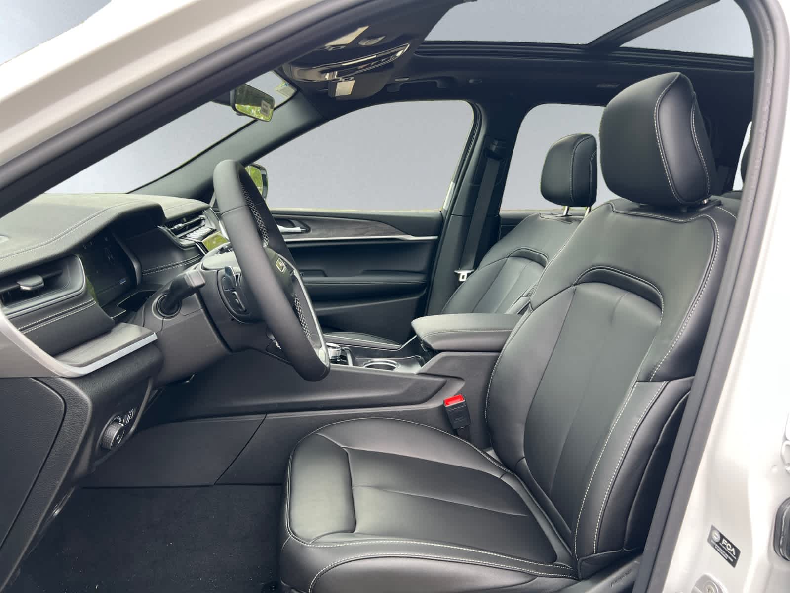 new 2025 Jeep Grand Cherokee car, priced at $49,415