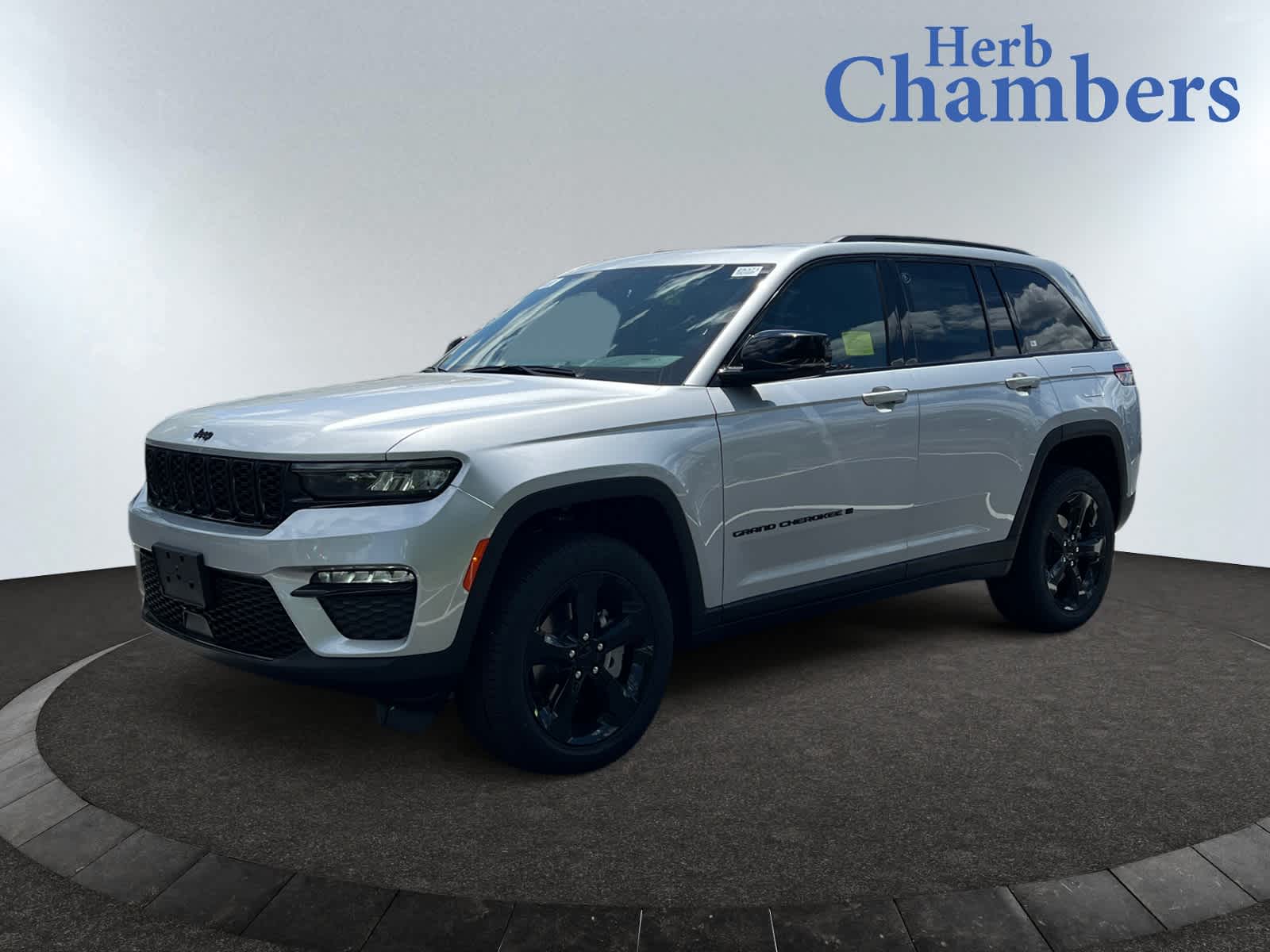 new 2025 Jeep Grand Cherokee car, priced at $50,735