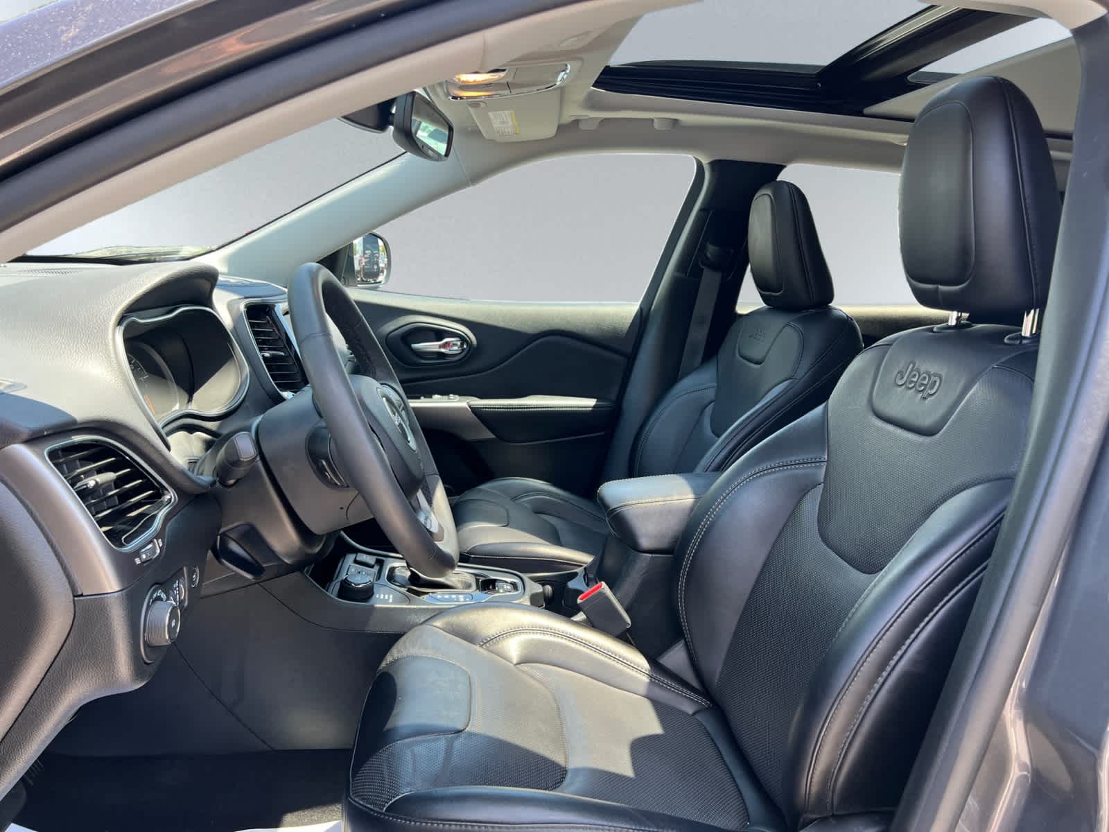 used 2022 Jeep Cherokee car, priced at $28,998