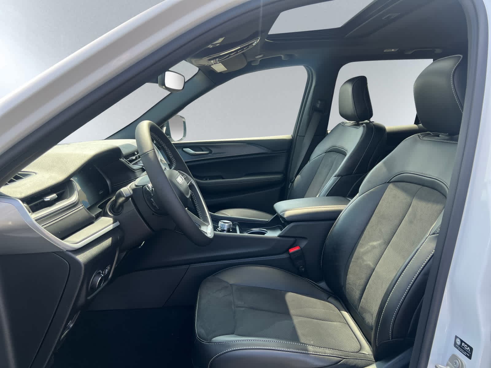 new 2024 Jeep Grand Cherokee car, priced at $39,995