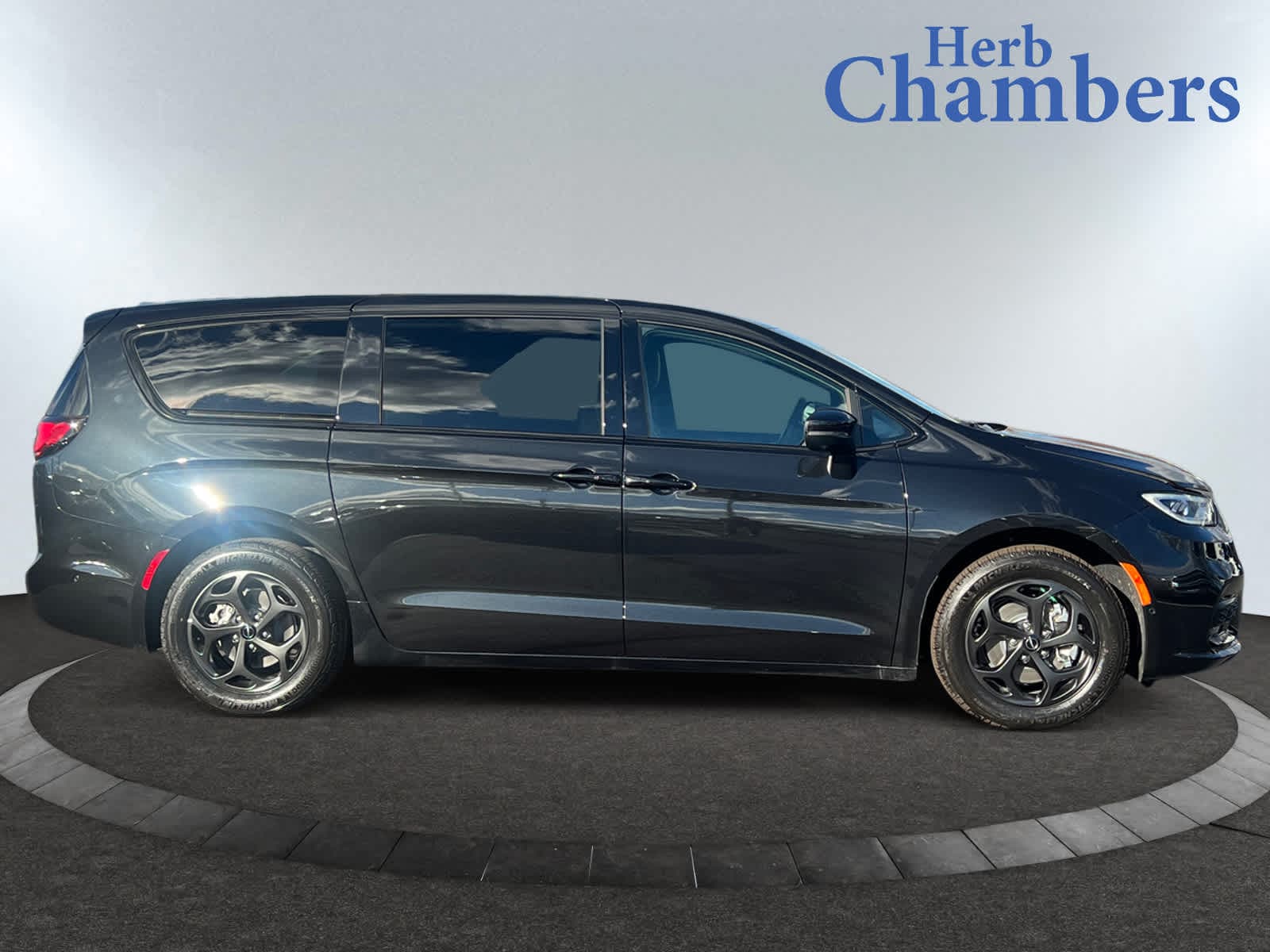 new 2023 Chrysler Pacifica Hybrid car, priced at $47,680