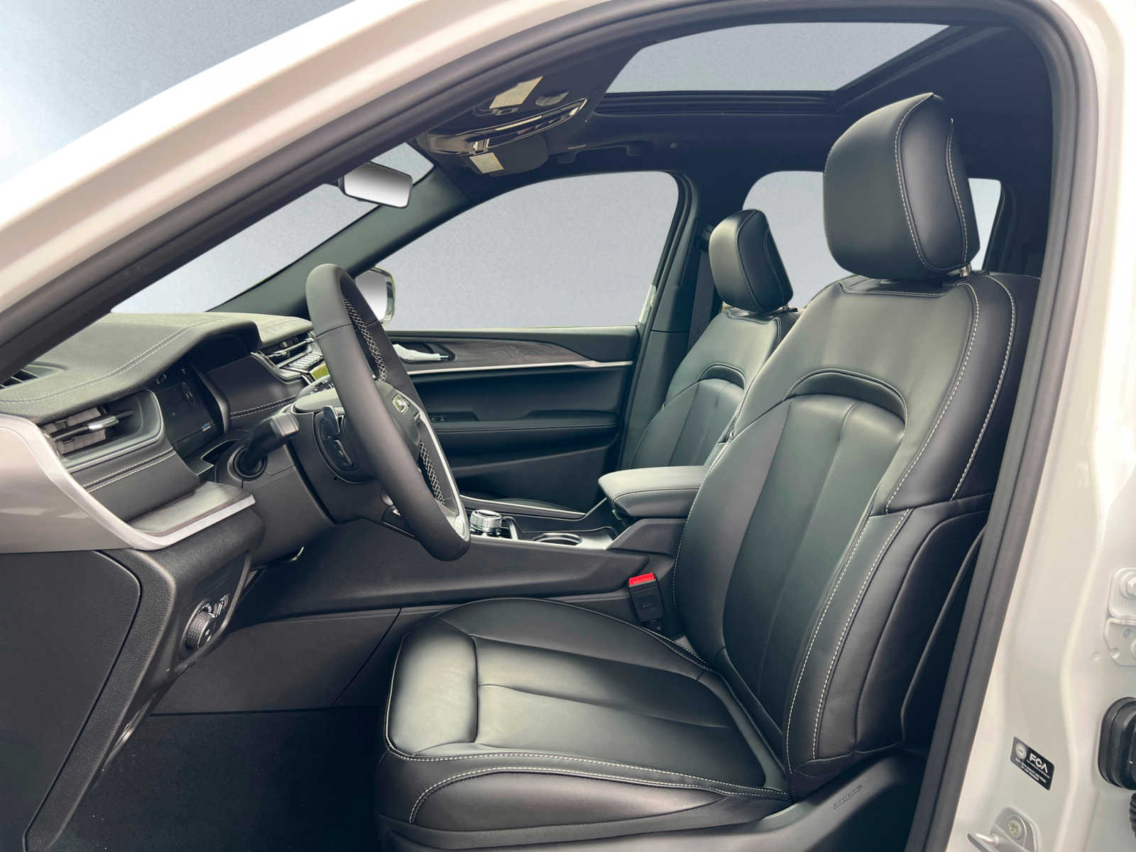 new 2025 Jeep Grand Cherokee car, priced at $49,415