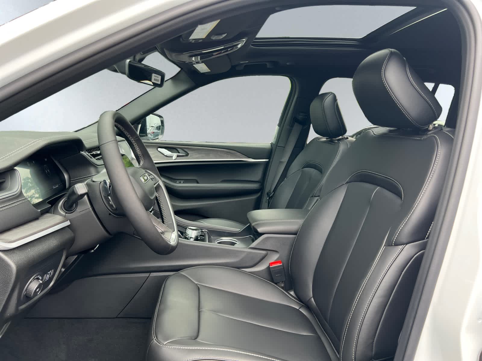 new 2025 Jeep Grand Cherokee car, priced at $49,515