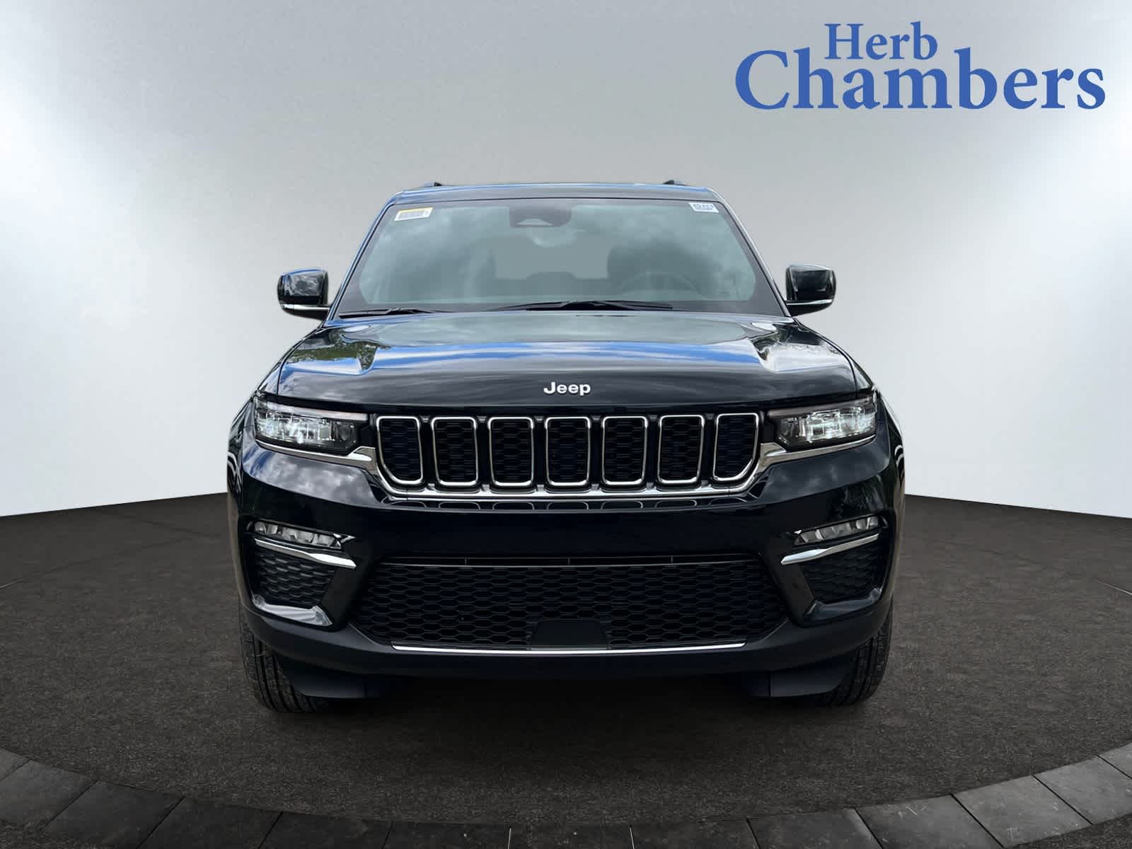 new 2025 Jeep Grand Cherokee car, priced at $48,010