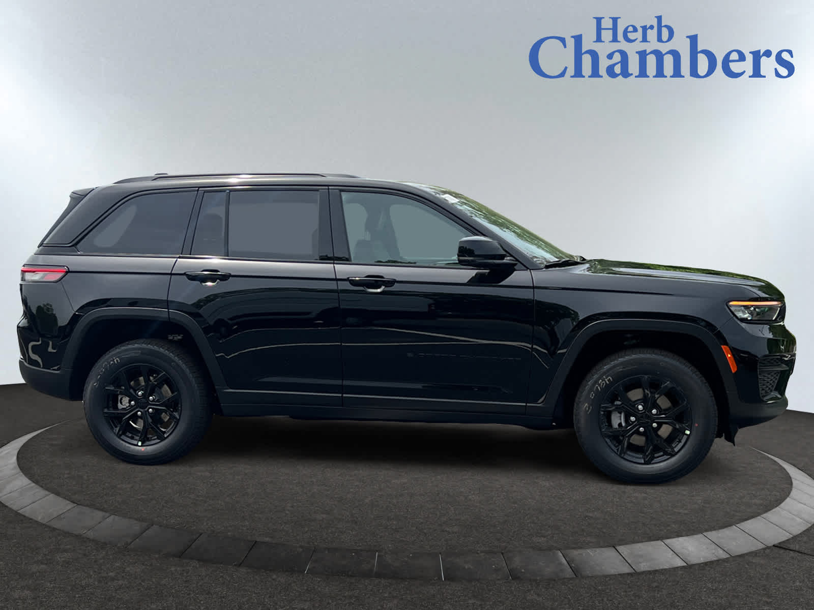 new 2025 Jeep Grand Cherokee car, priced at $44,230