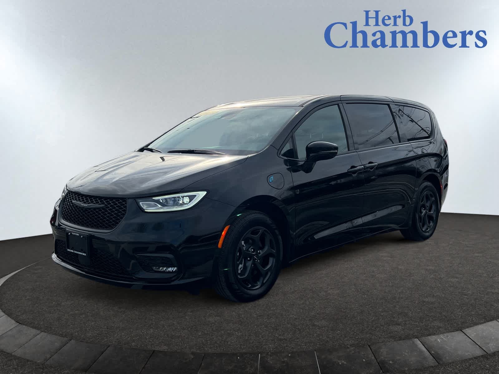 used 2023 Chrysler Pacifica Plug-In Hybrid car, priced at $37,798