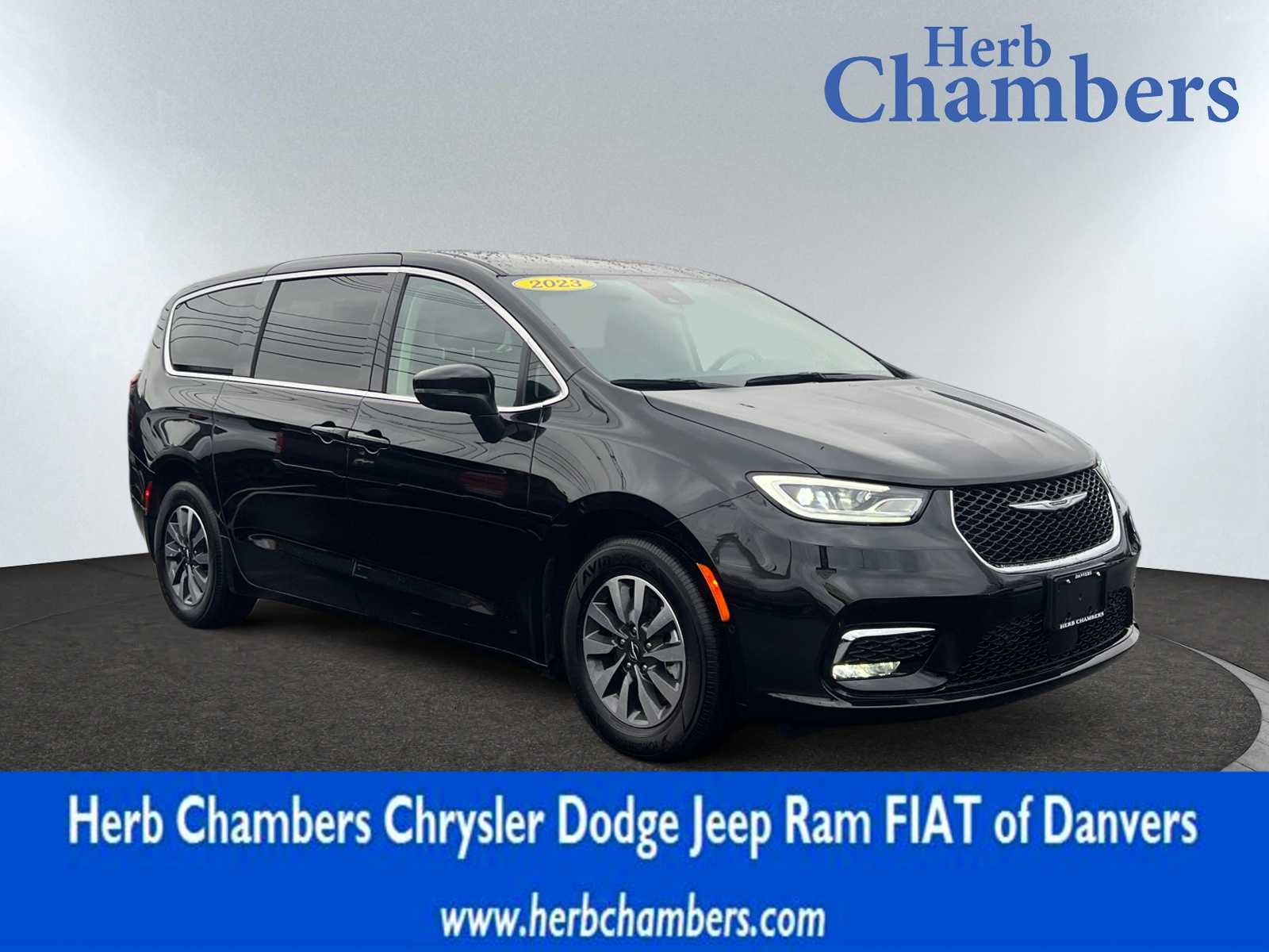 used 2023 Chrysler Pacifica Plug-In Hybrid car, priced at $34,498