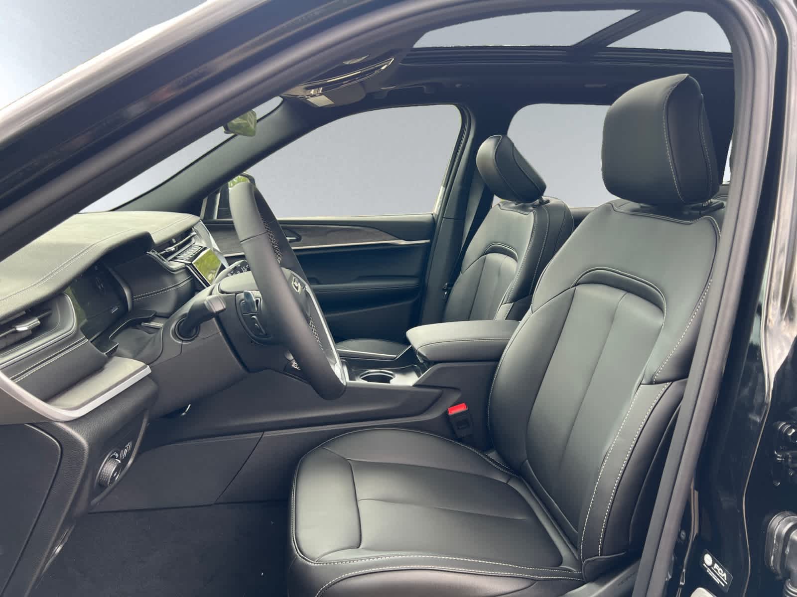 new 2025 Jeep Grand Cherokee car, priced at $48,010
