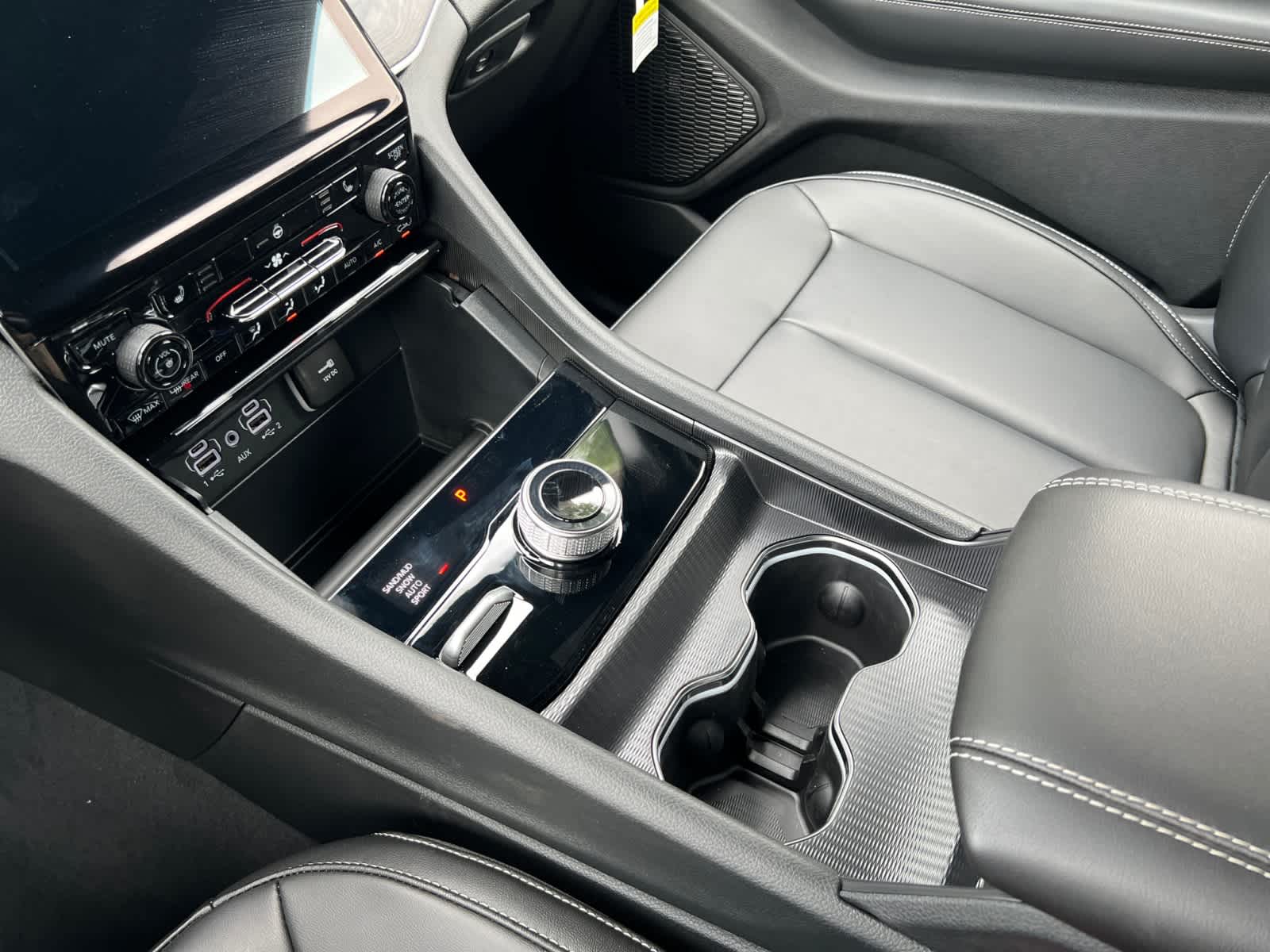 new 2025 Jeep Grand Cherokee car, priced at $50,860