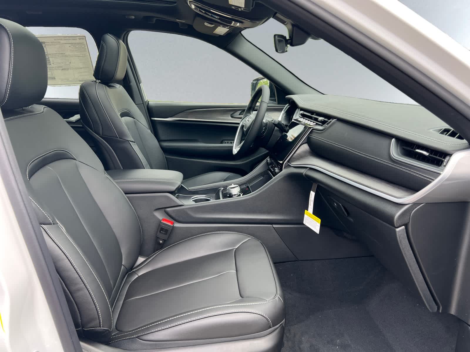 new 2025 Jeep Grand Cherokee car, priced at $49,415