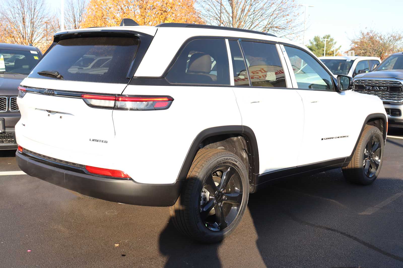 new 2025 Jeep Grand Cherokee car, priced at $48,989