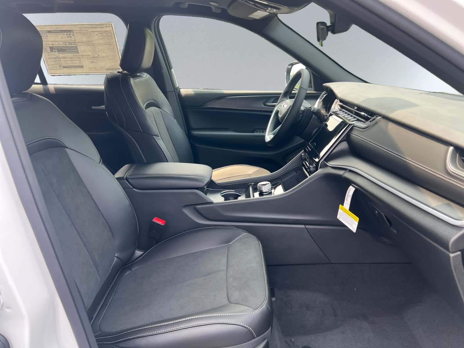 new 2025 Jeep Grand Cherokee car, priced at $44,135