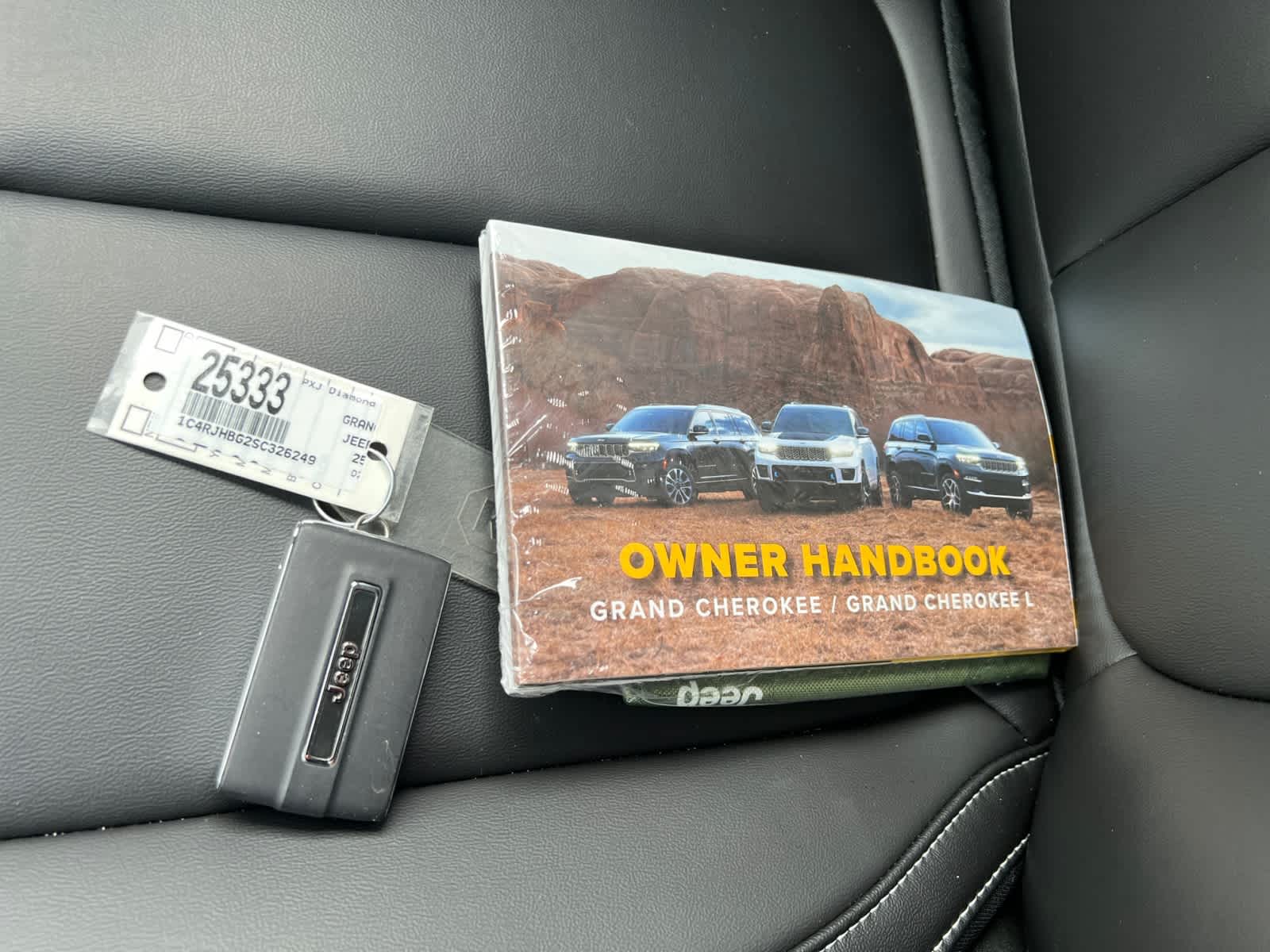 new 2025 Jeep Grand Cherokee car, priced at $48,010