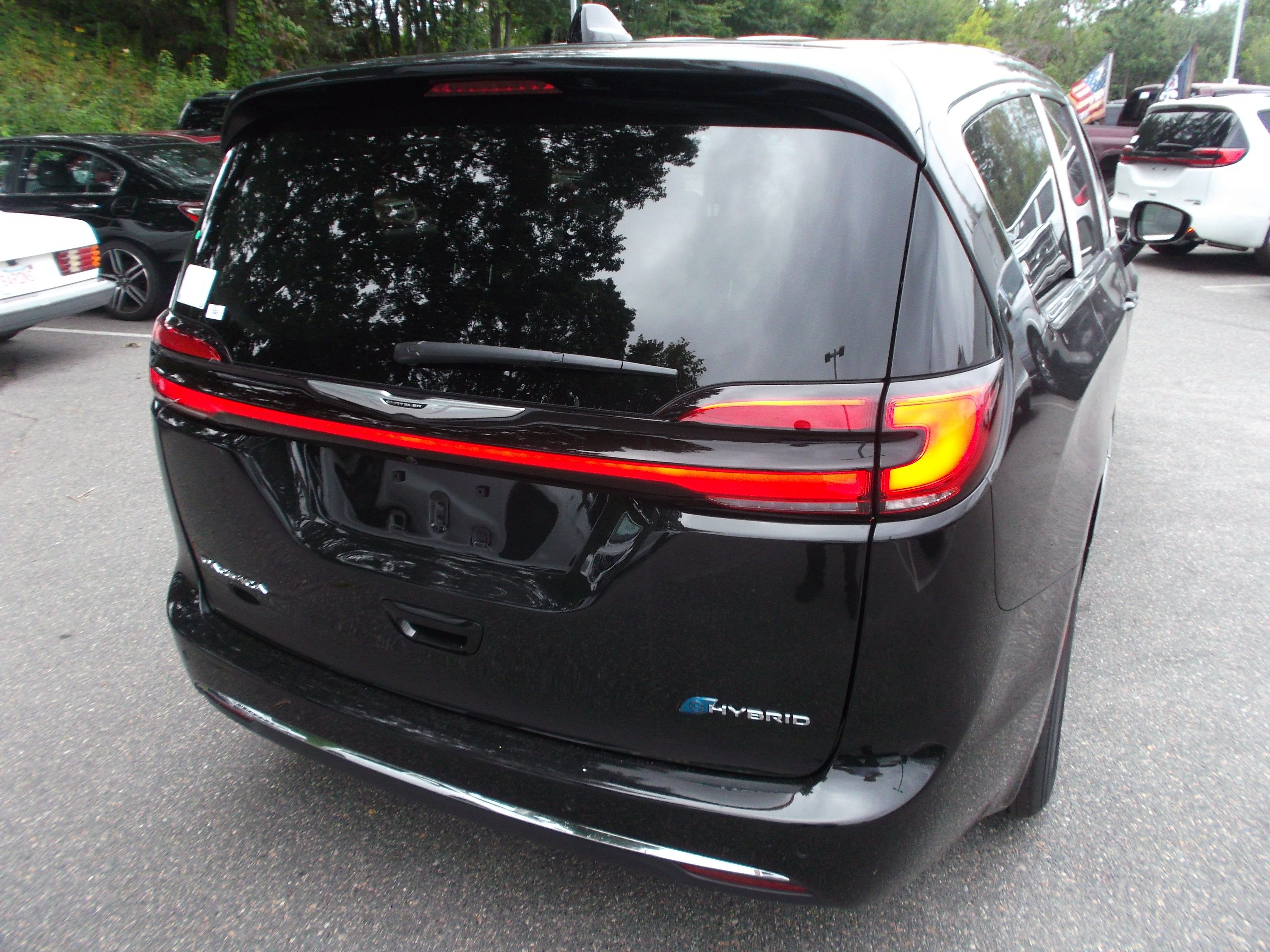 new 2023 Chrysler Pacifica Plug-In Hybrid car, priced at $51,690