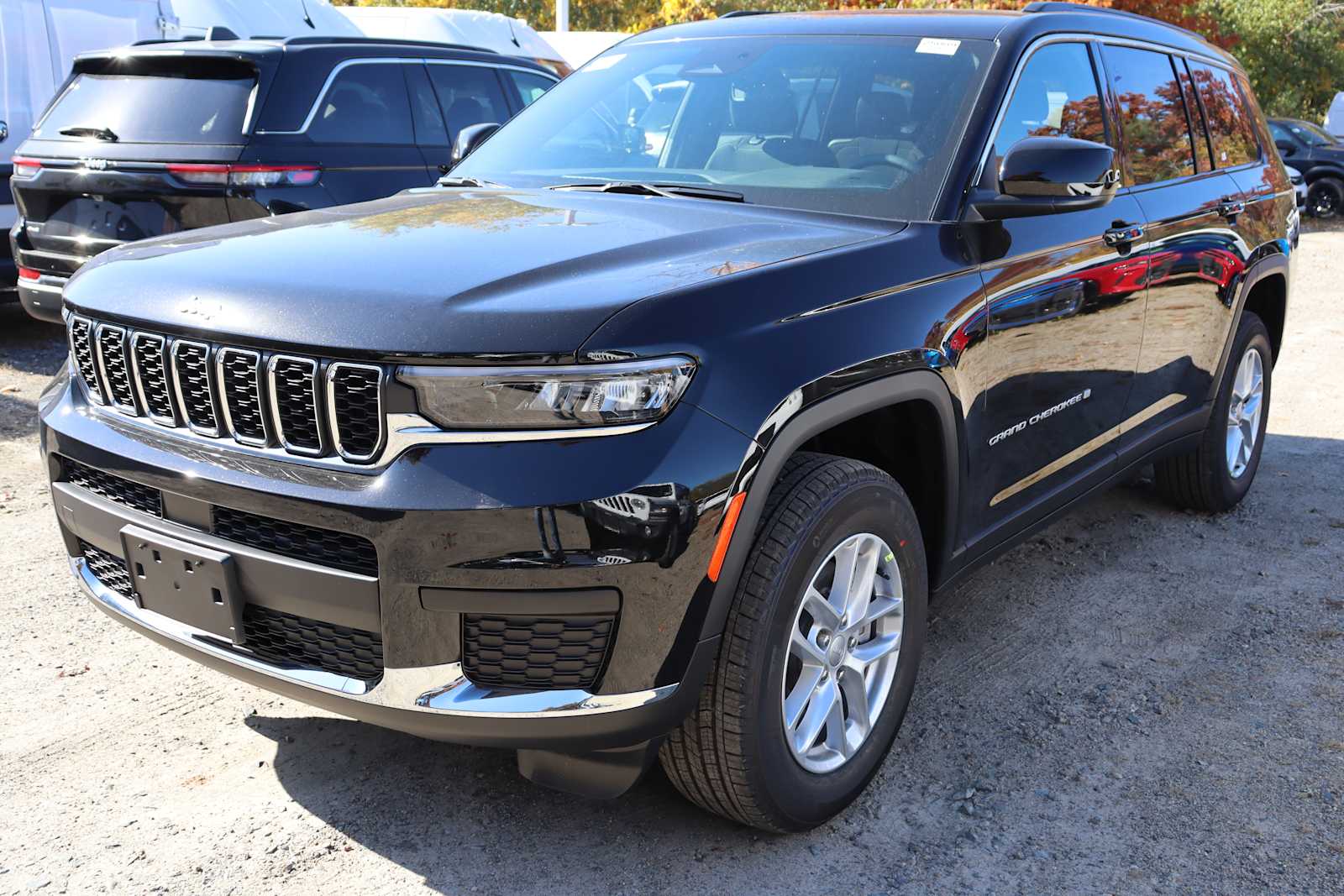 new 2025 Jeep Grand Cherokee car, priced at $44,675