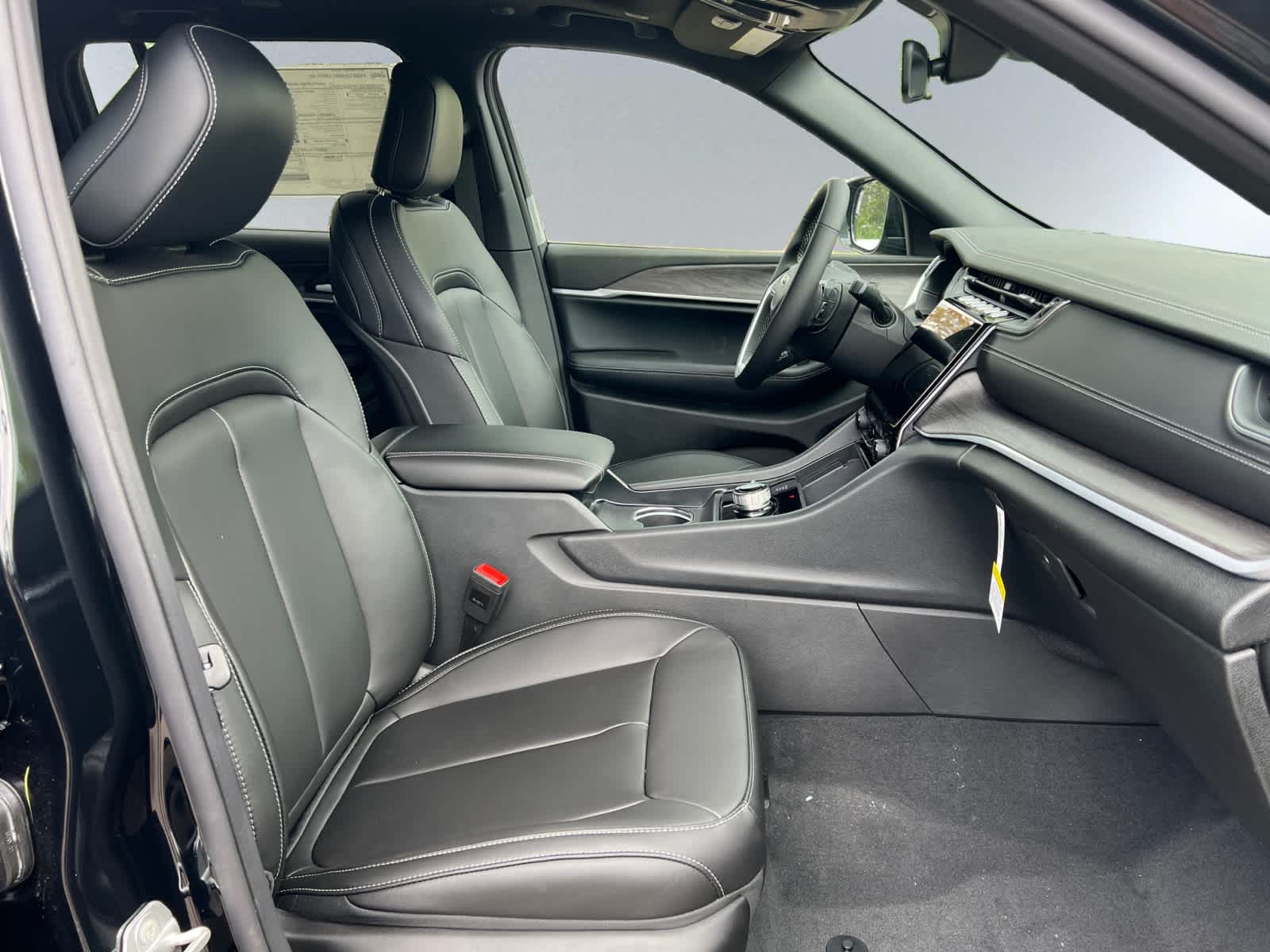 new 2025 Jeep Grand Cherokee car, priced at $48,010