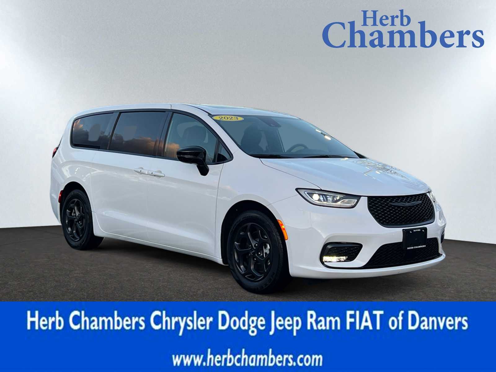 used 2023 Chrysler Pacifica Plug-In Hybrid car, priced at $37,798