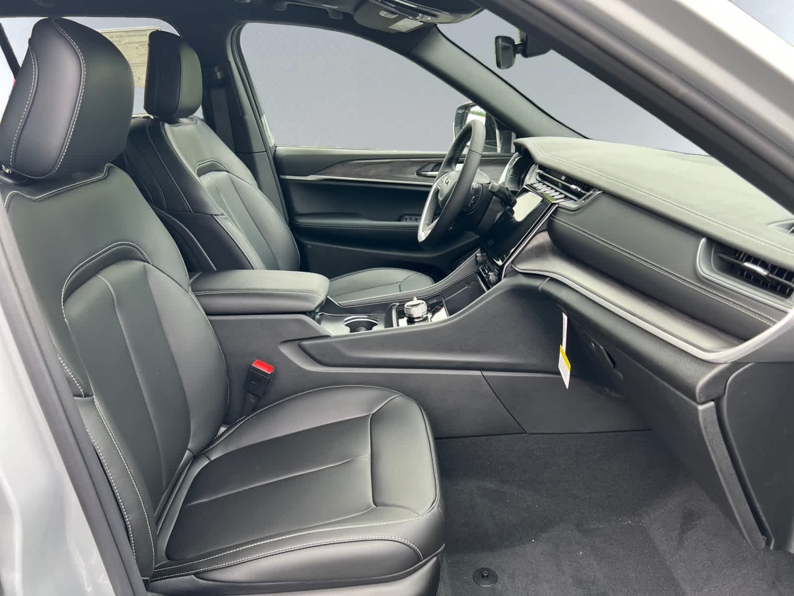 new 2025 Jeep Grand Cherokee car, priced at $48,010