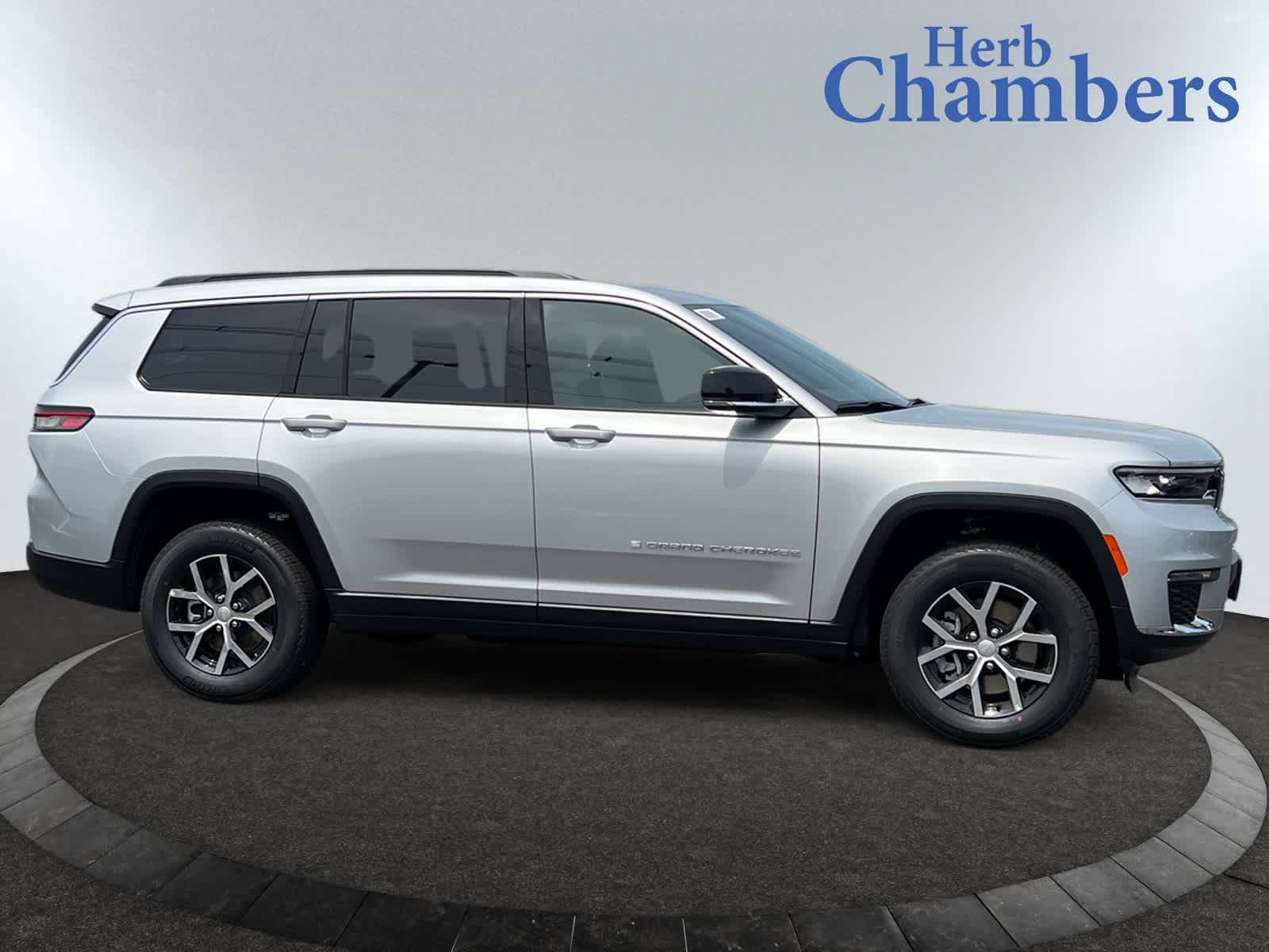 new 2025 Jeep Grand Cherokee car, priced at $50,110
