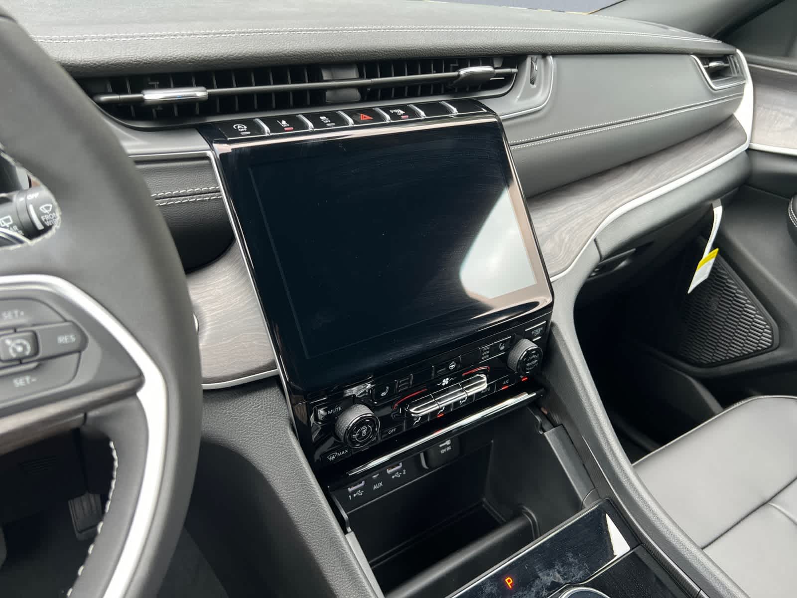 new 2025 Jeep Grand Cherokee car, priced at $50,860