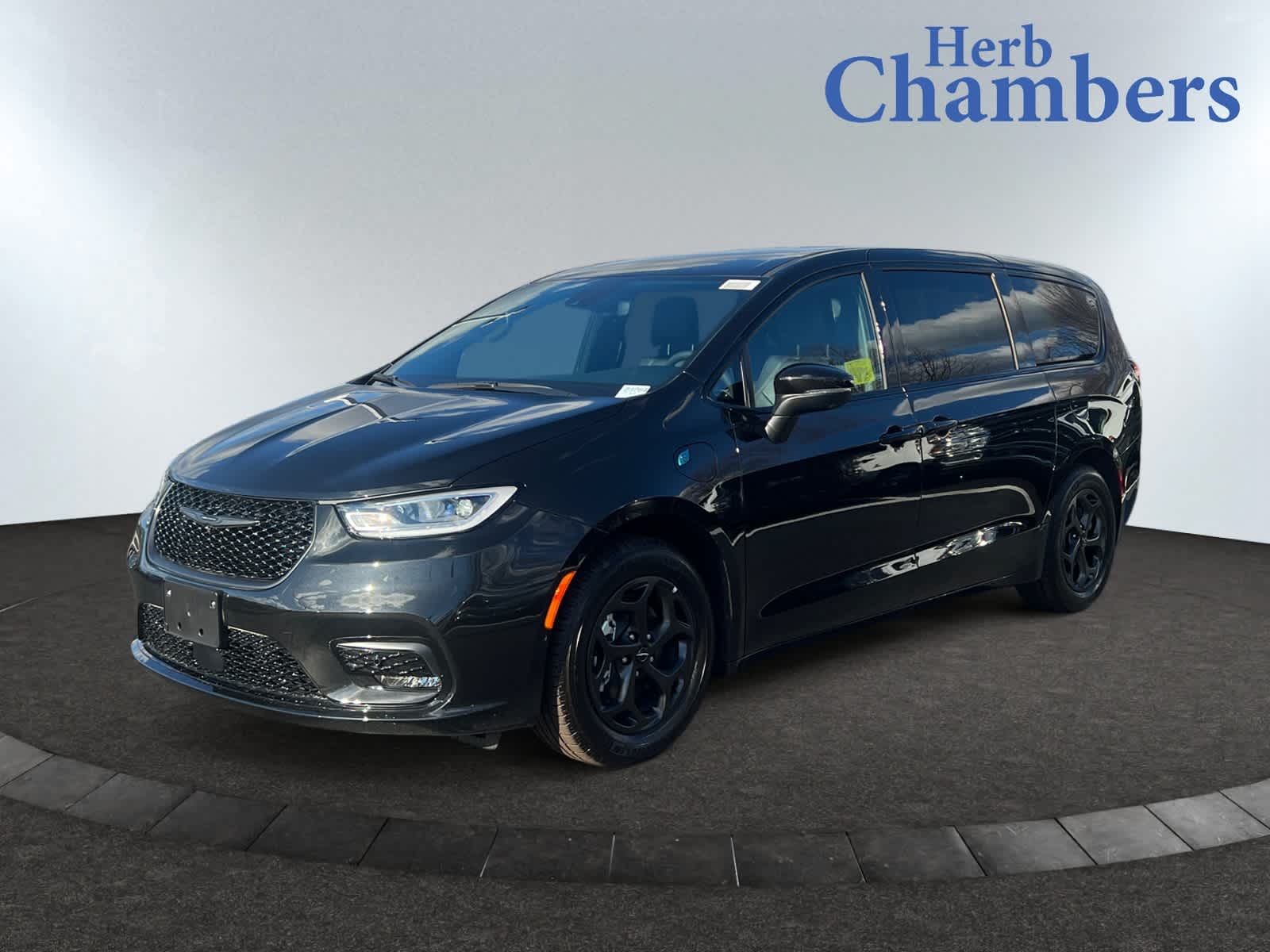 new 2023 Chrysler Pacifica Hybrid car, priced at $47,680