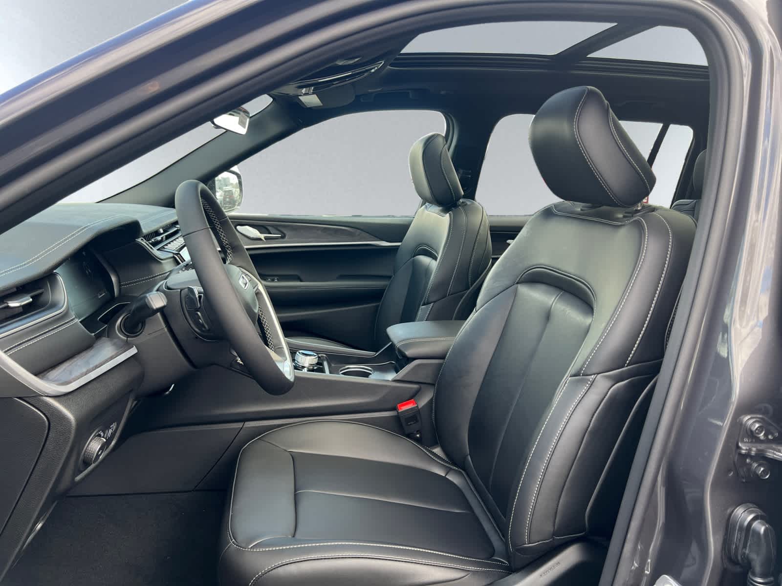 new 2025 Jeep Grand Cherokee car, priced at $50,010