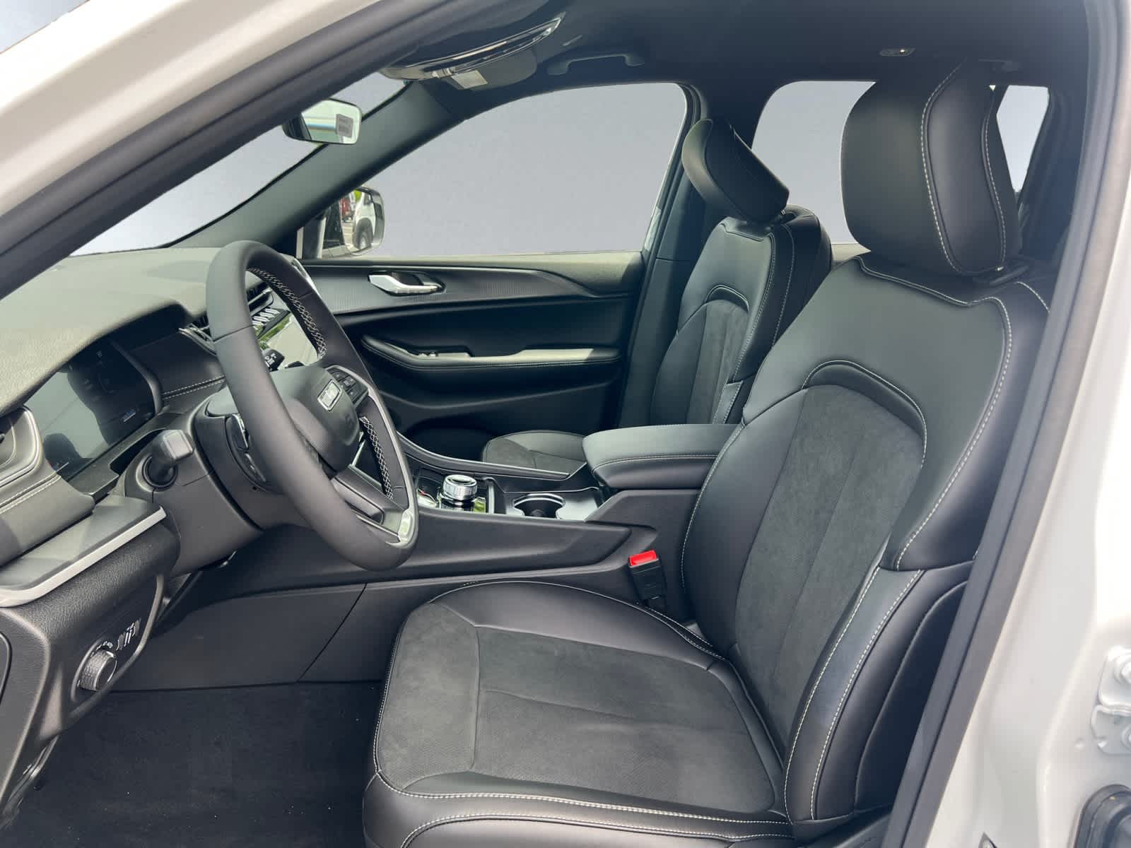 new 2025 Jeep Grand Cherokee car, priced at $45,635