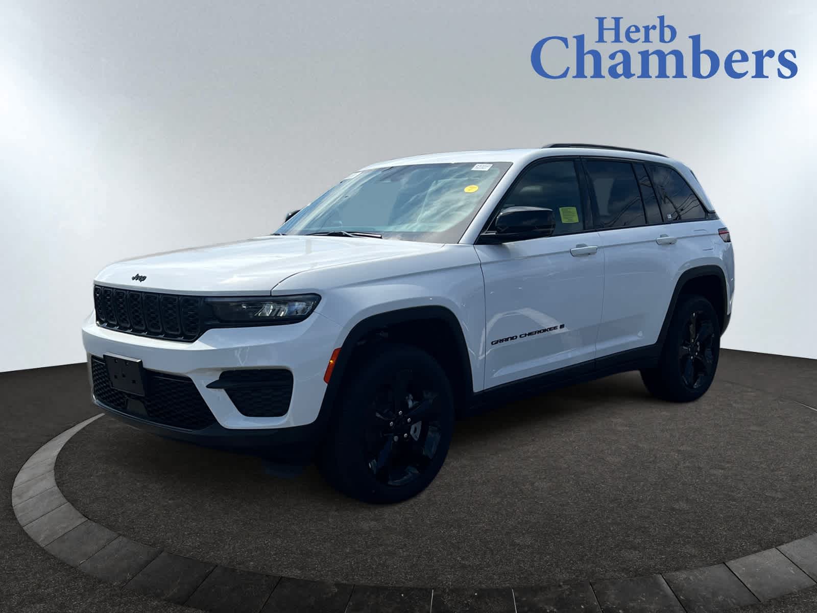 new 2024 Jeep Grand Cherokee car, priced at $39,995