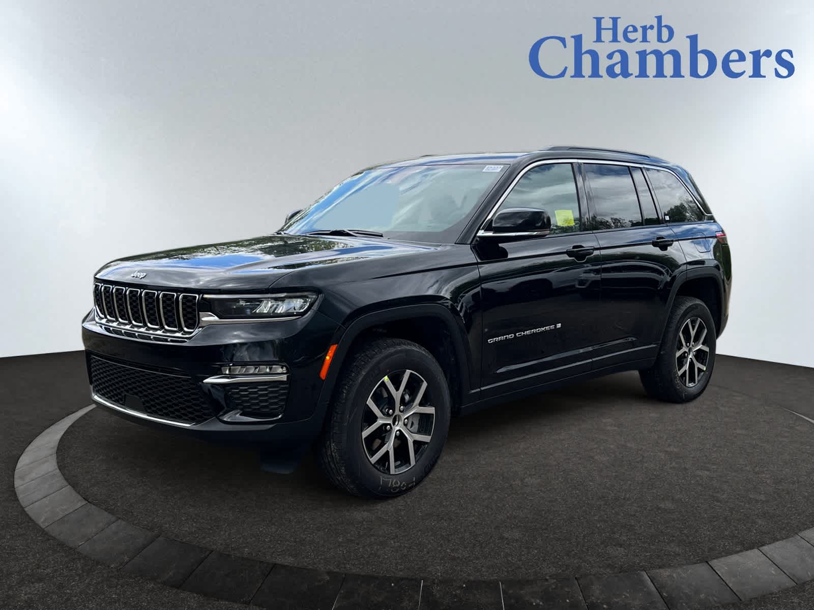 new 2025 Jeep Grand Cherokee car, priced at $48,010