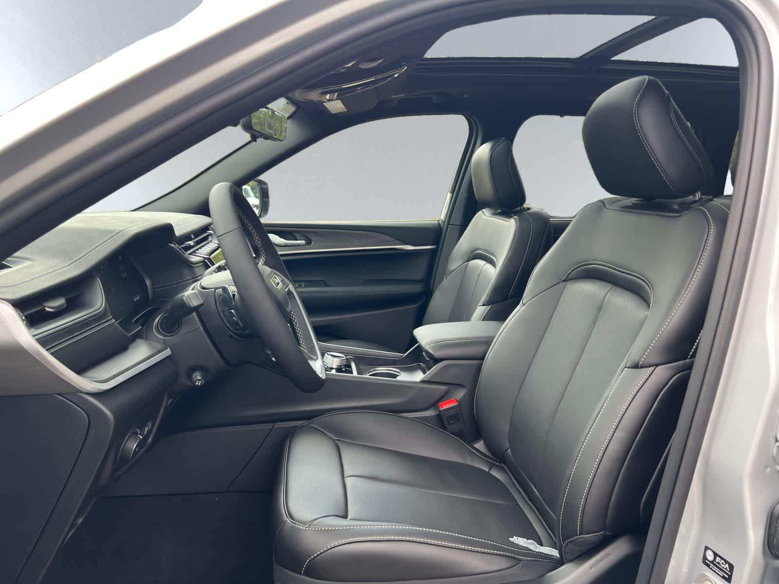 new 2025 Jeep Grand Cherokee car, priced at $52,935