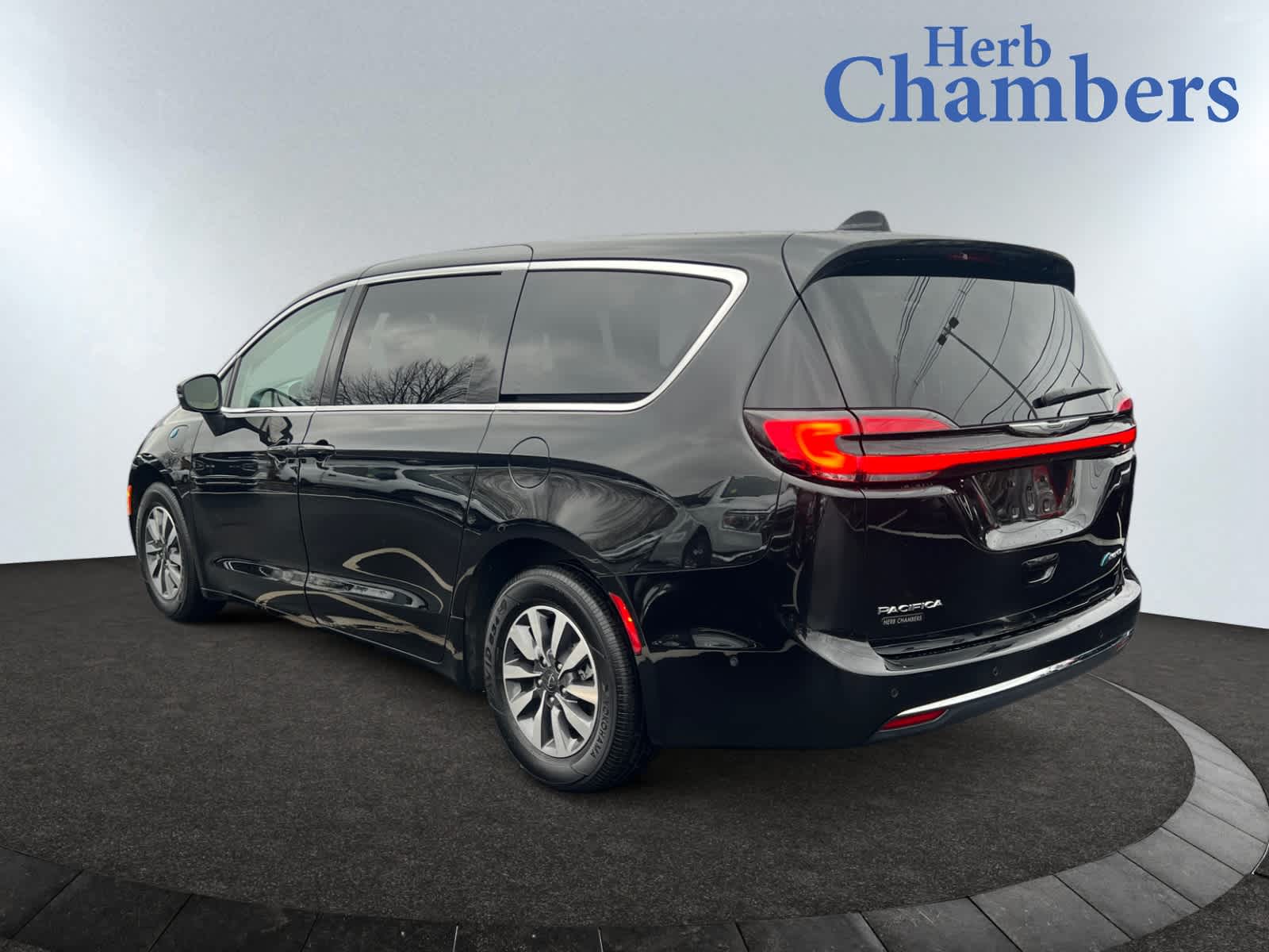 used 2023 Chrysler Pacifica Plug-In Hybrid car, priced at $34,498