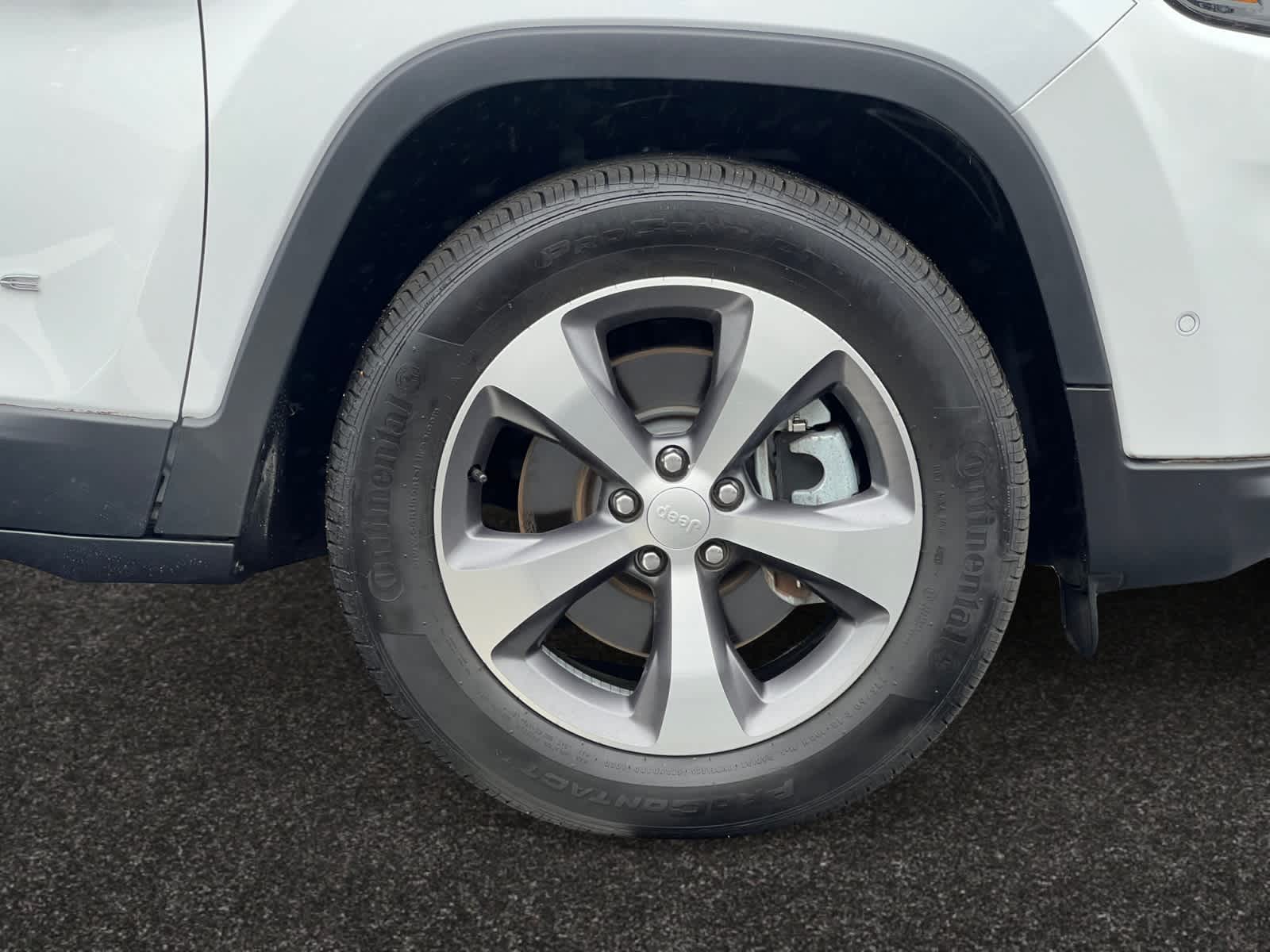 used 2021 Jeep Cherokee car, priced at $28,998