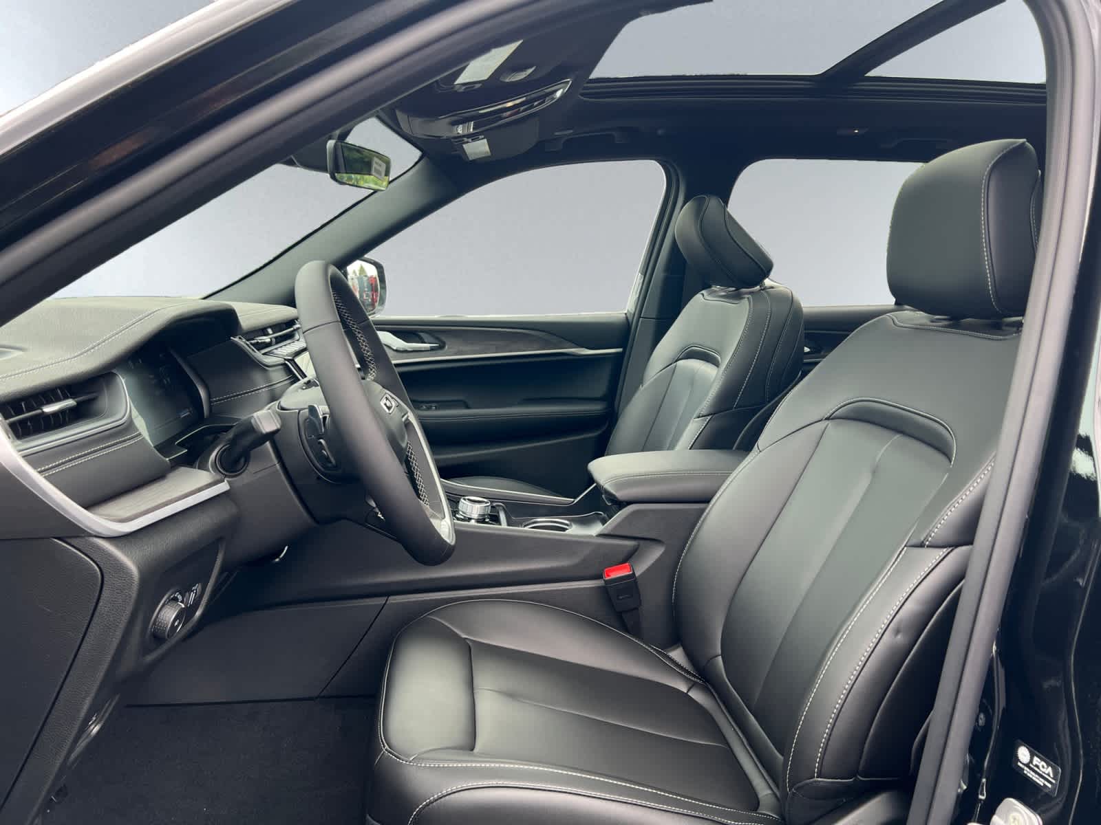 new 2025 Jeep Grand Cherokee car, priced at $50,010