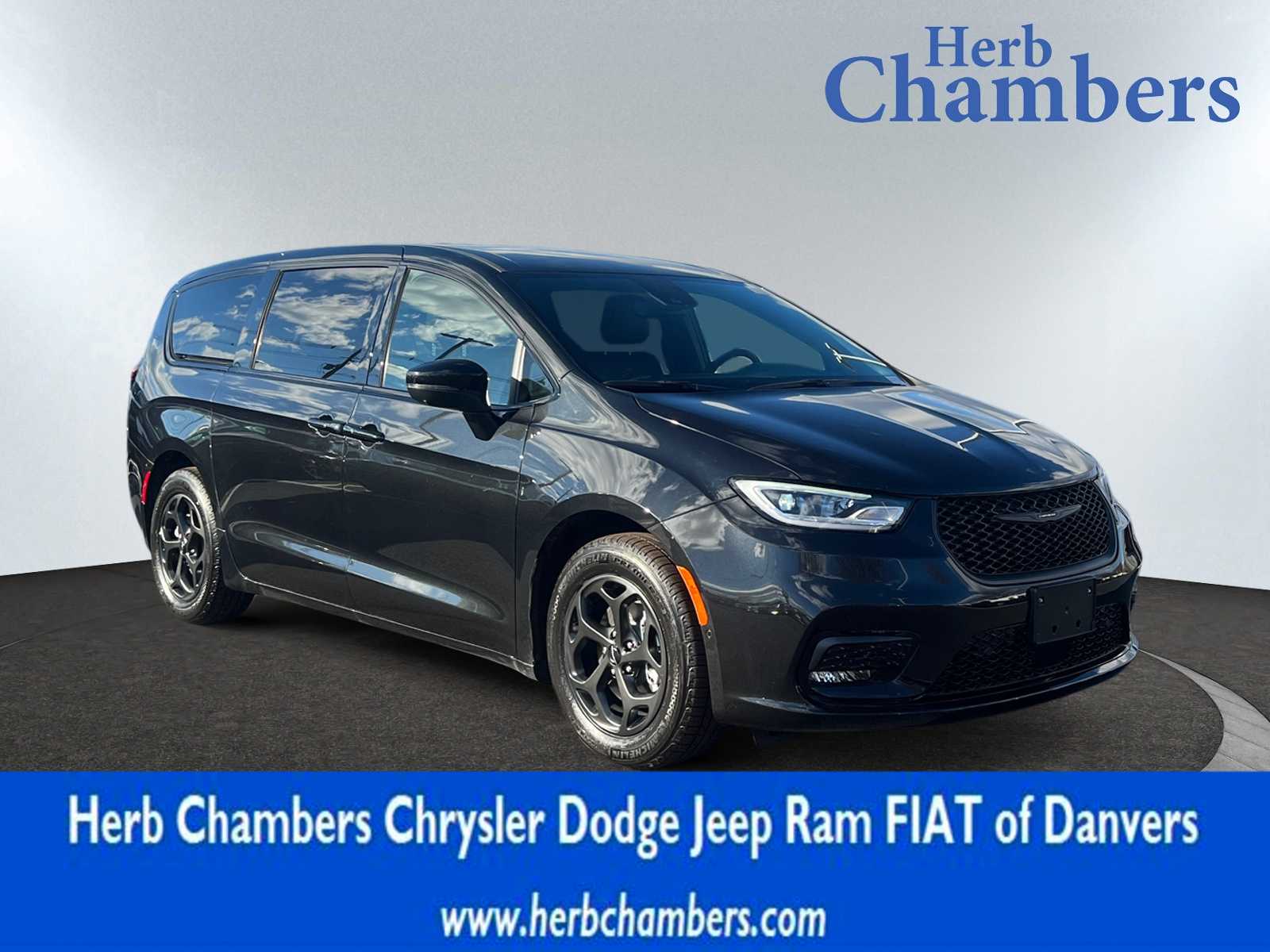 new 2023 Chrysler Pacifica Hybrid car, priced at $47,680