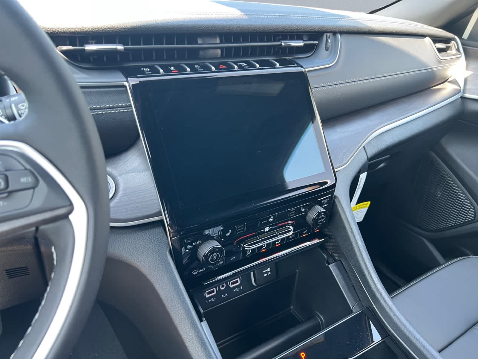 new 2025 Jeep Grand Cherokee car, priced at $49,005