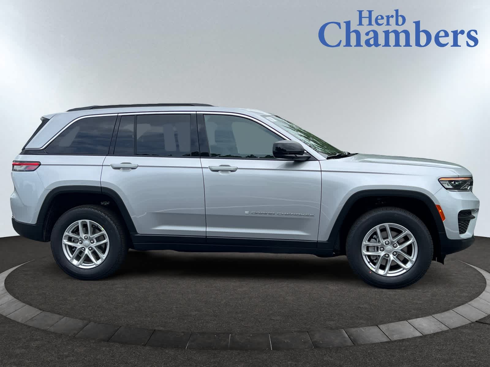 new 2025 Jeep Grand Cherokee car, priced at $42,375