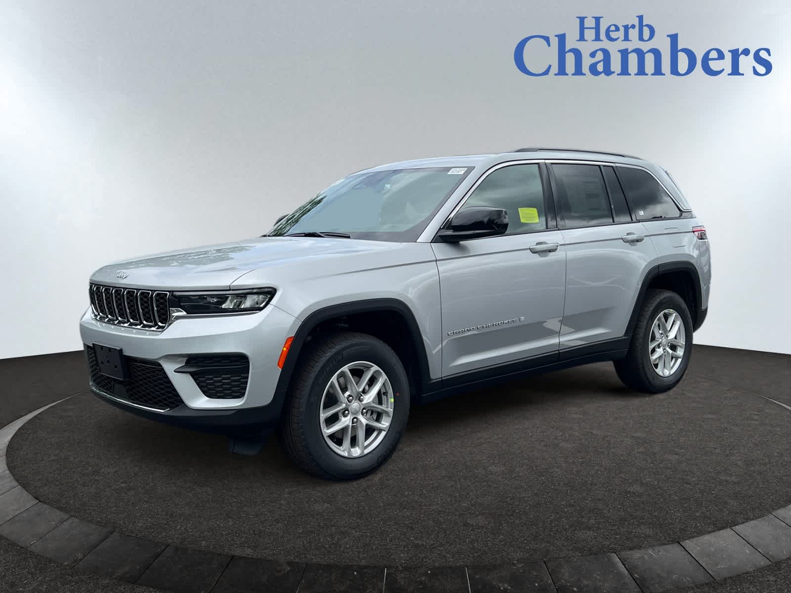 new 2025 Jeep Grand Cherokee car, priced at $42,375