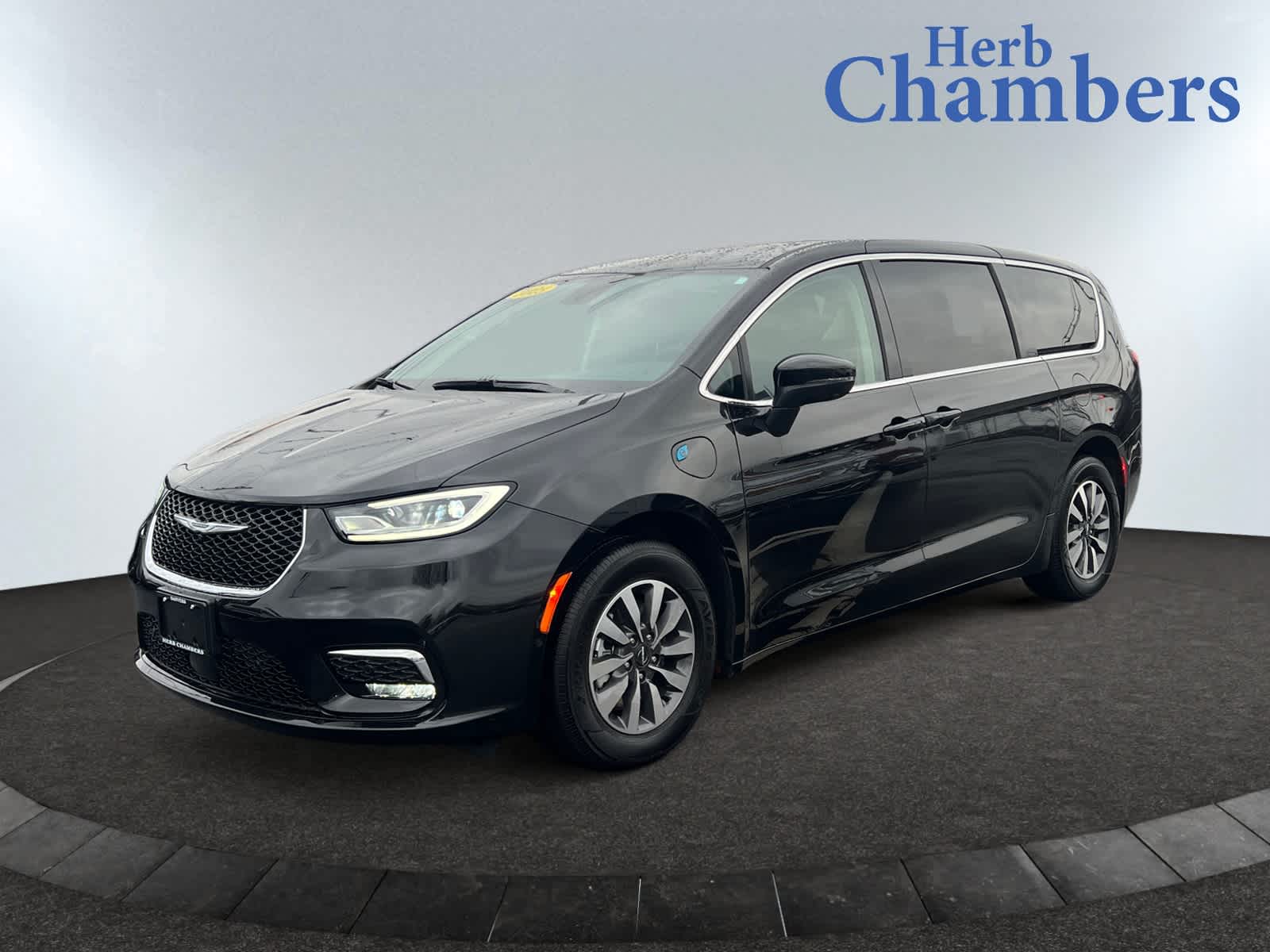 used 2023 Chrysler Pacifica Plug-In Hybrid car, priced at $34,498