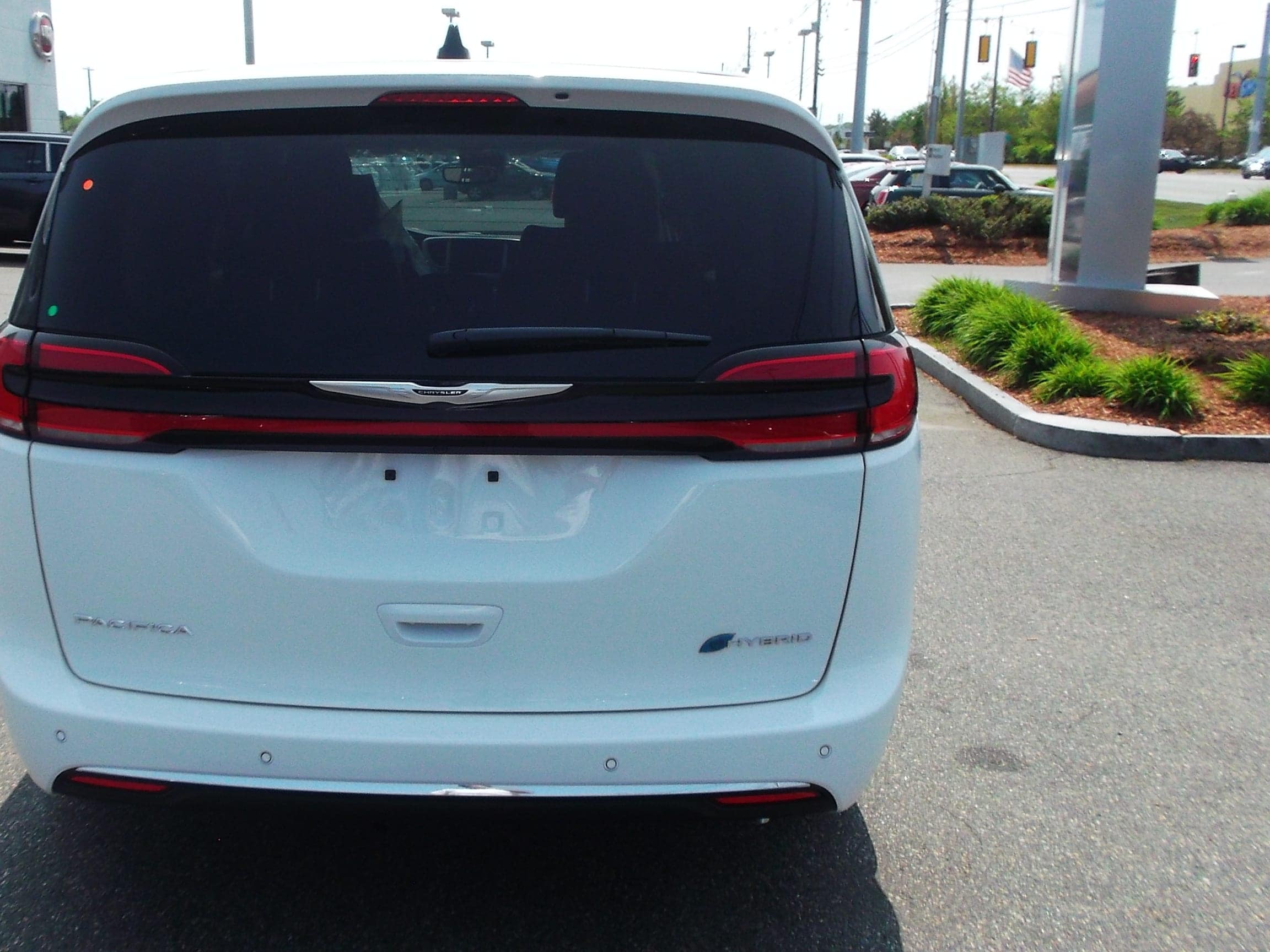 new 2023 Chrysler Pacifica Plug-In Hybrid car, priced at $48,510