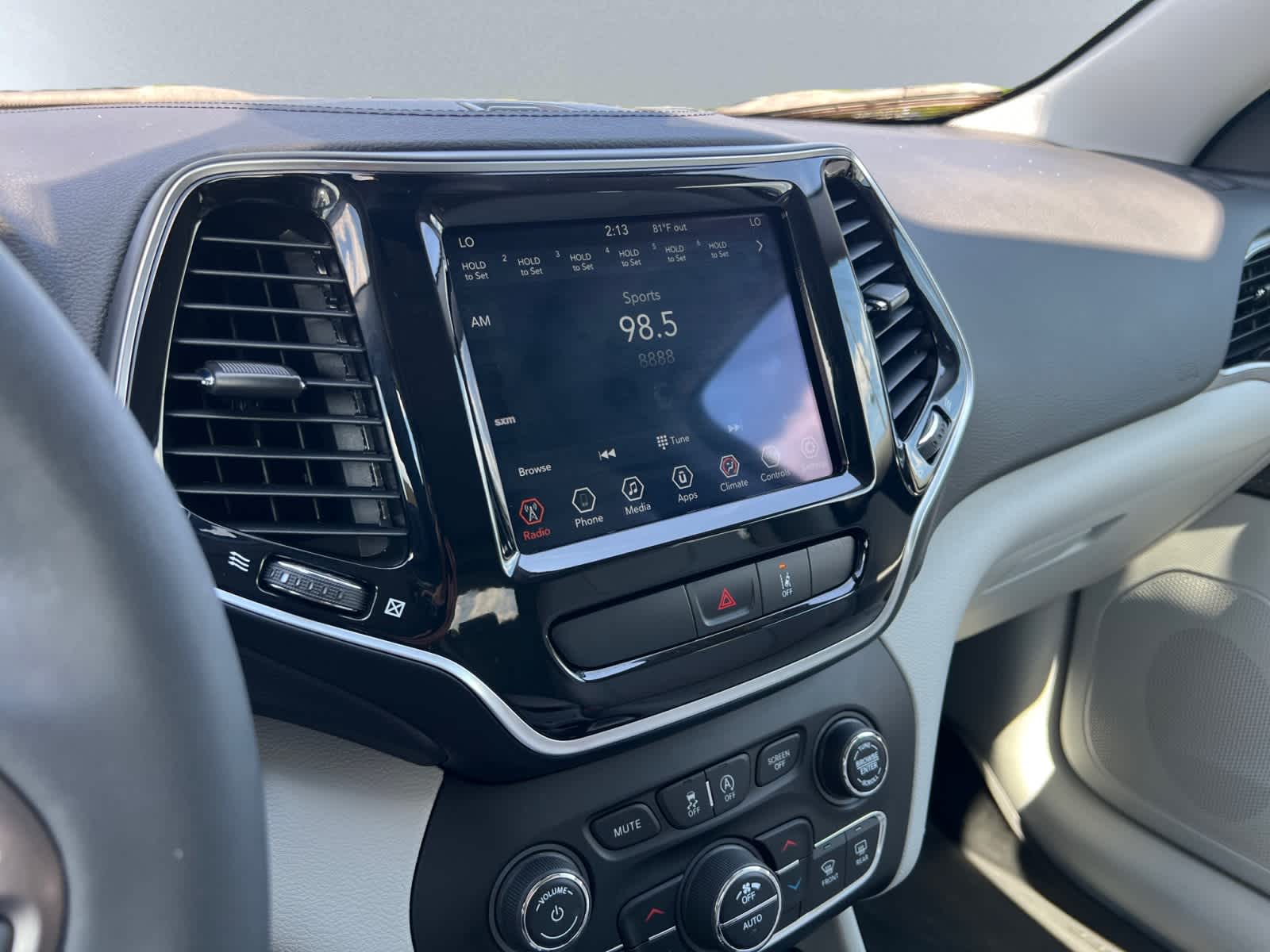 used 2022 Jeep Cherokee car, priced at $29,198