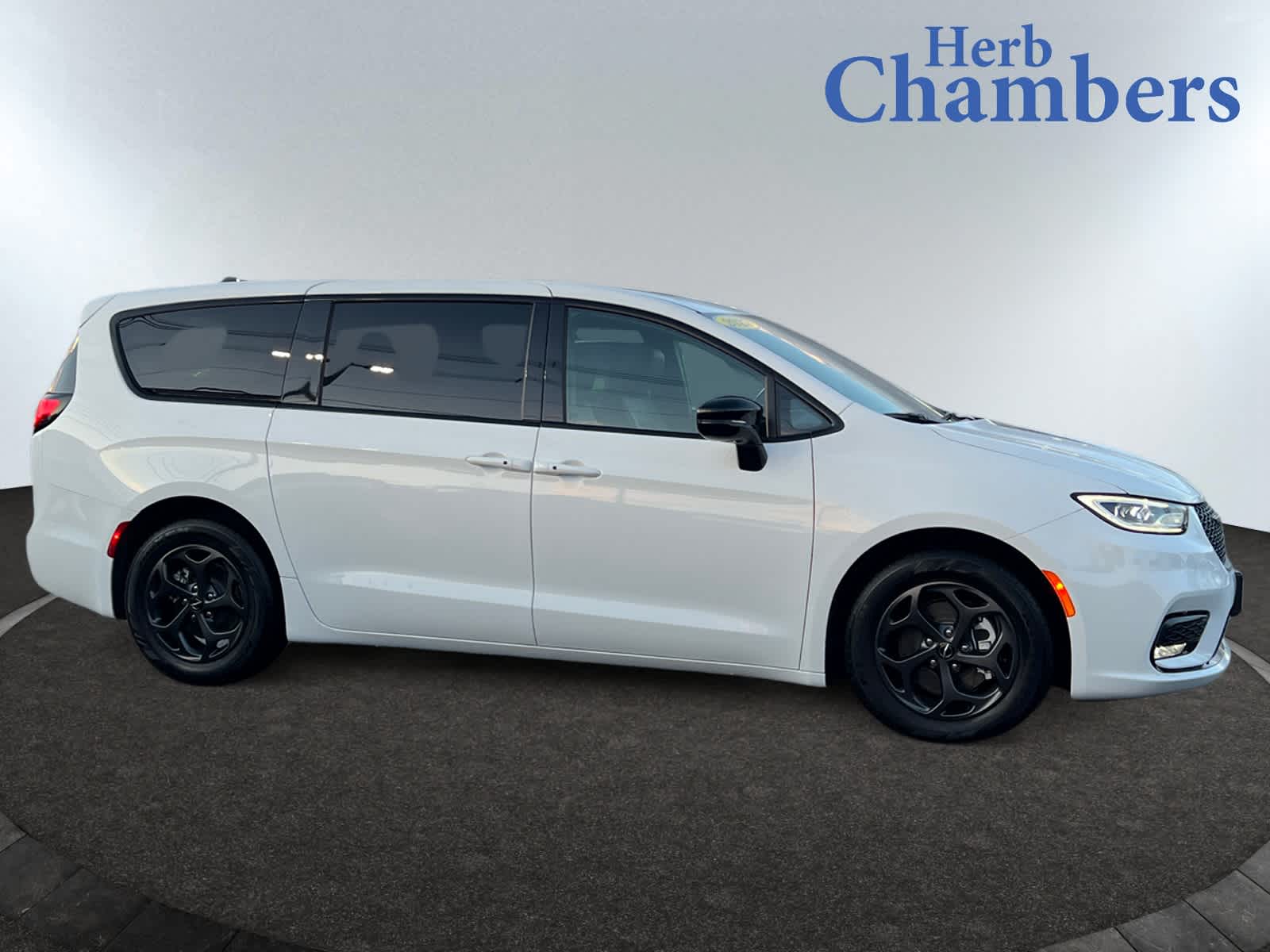 used 2023 Chrysler Pacifica Plug-In Hybrid car, priced at $37,798