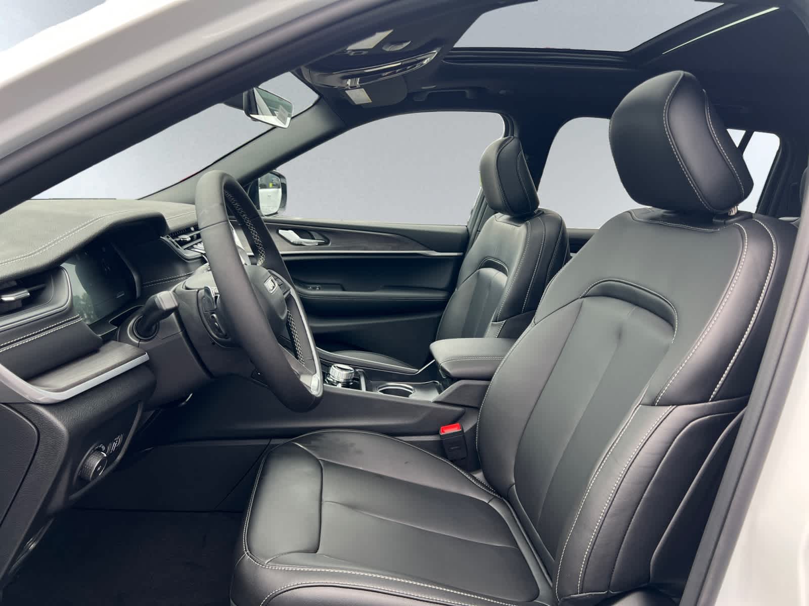 new 2025 Jeep Grand Cherokee car, priced at $49,515