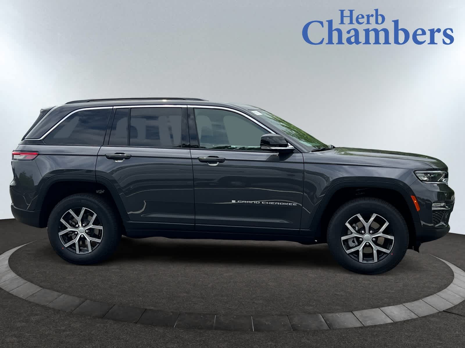 new 2025 Jeep Grand Cherokee car, priced at $50,010