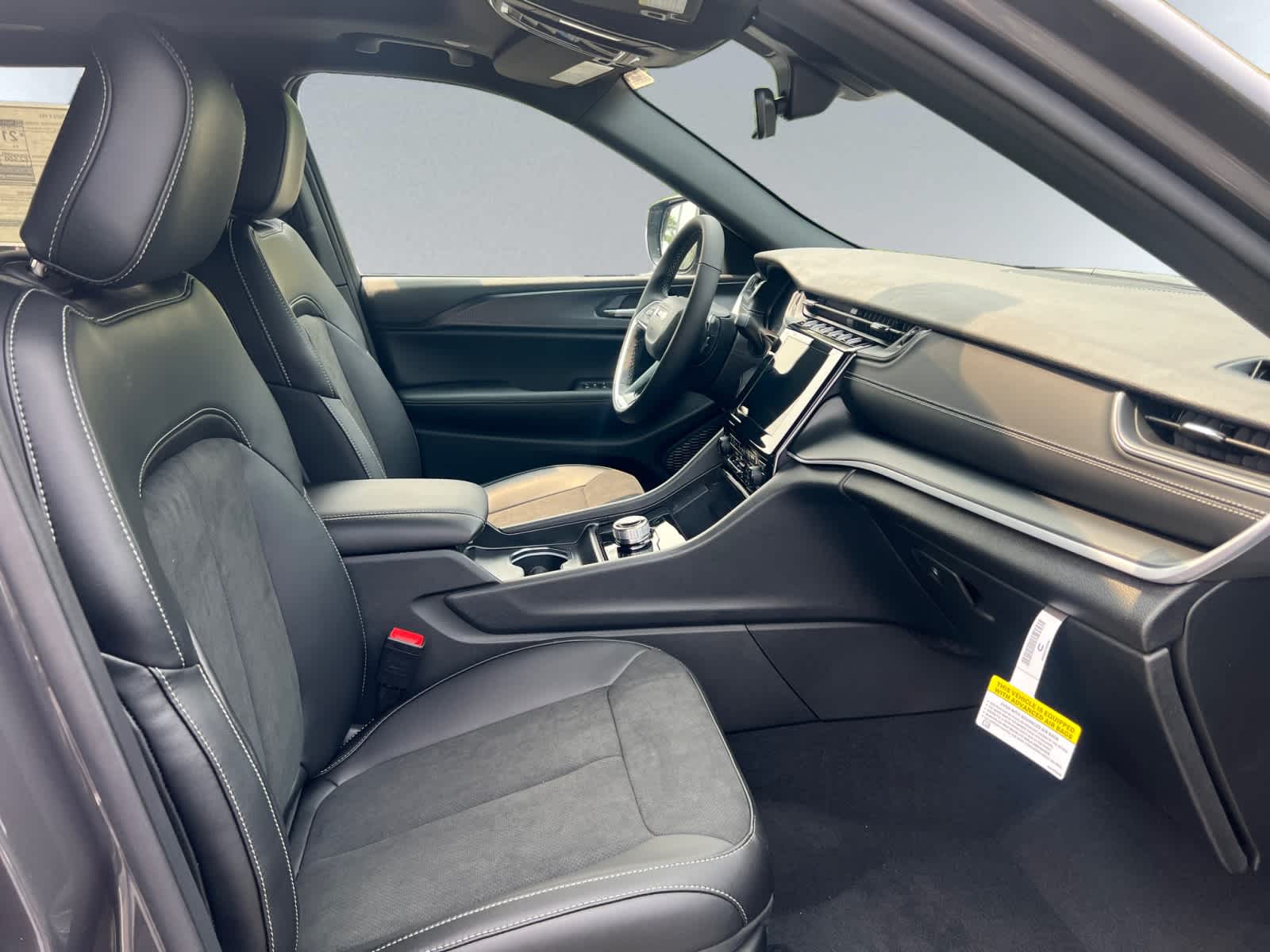 new 2025 Jeep Grand Cherokee car, priced at $49,725
