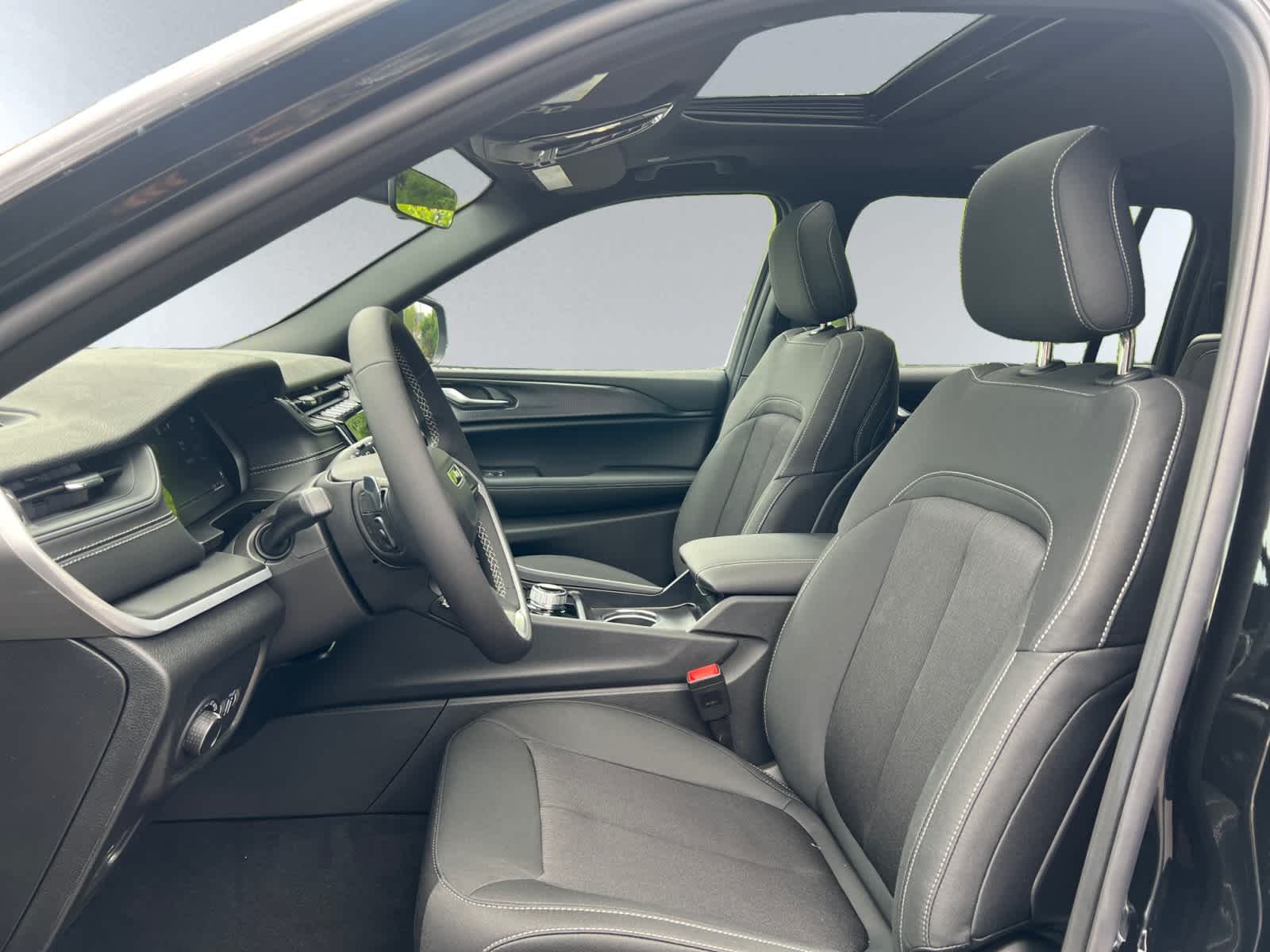 new 2025 Jeep Grand Cherokee car, priced at $44,125