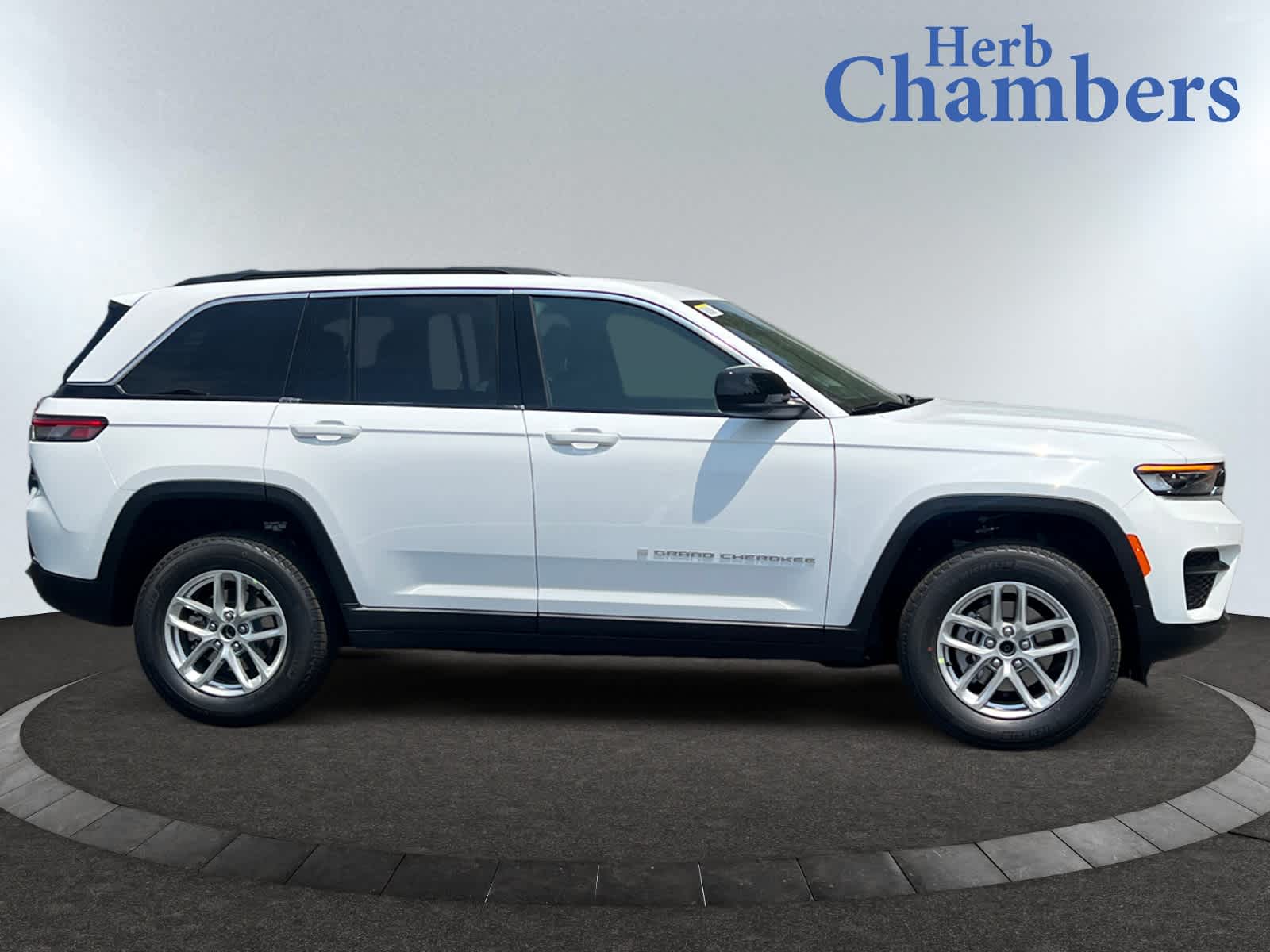 new 2025 Jeep Grand Cherokee car, priced at $41,575