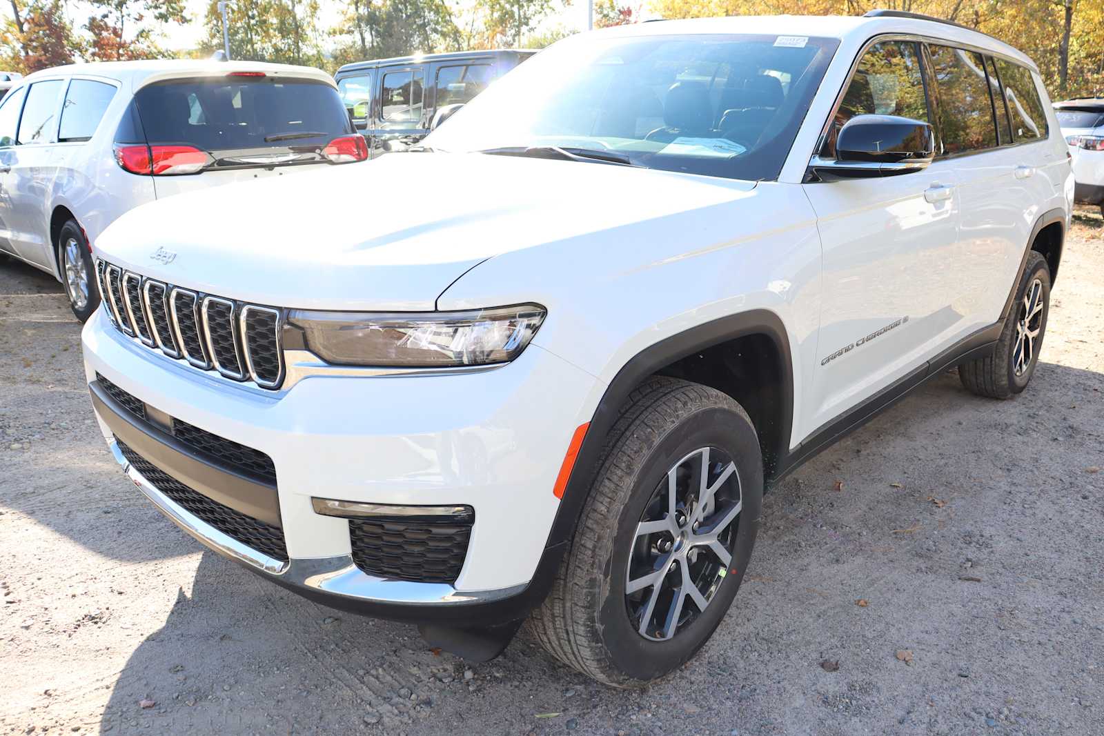 new 2025 Jeep Grand Cherokee car, priced at $49,114