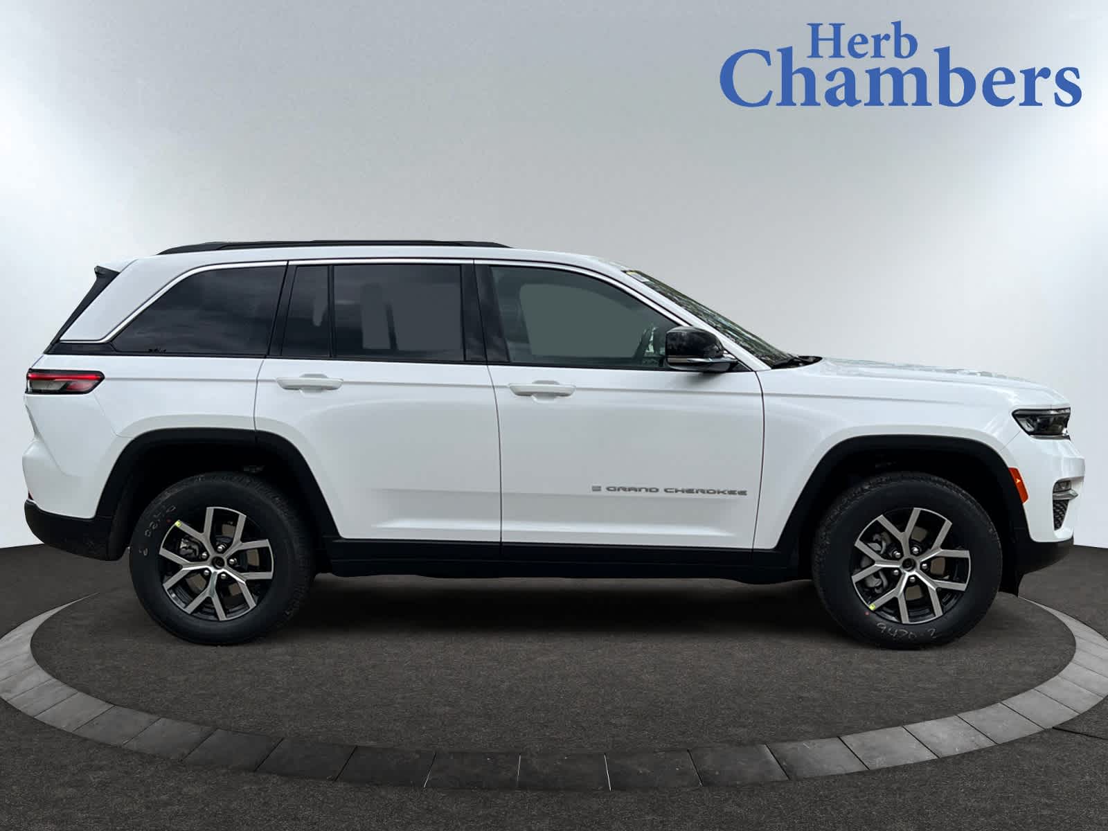 new 2025 Jeep Grand Cherokee car, priced at $49,415