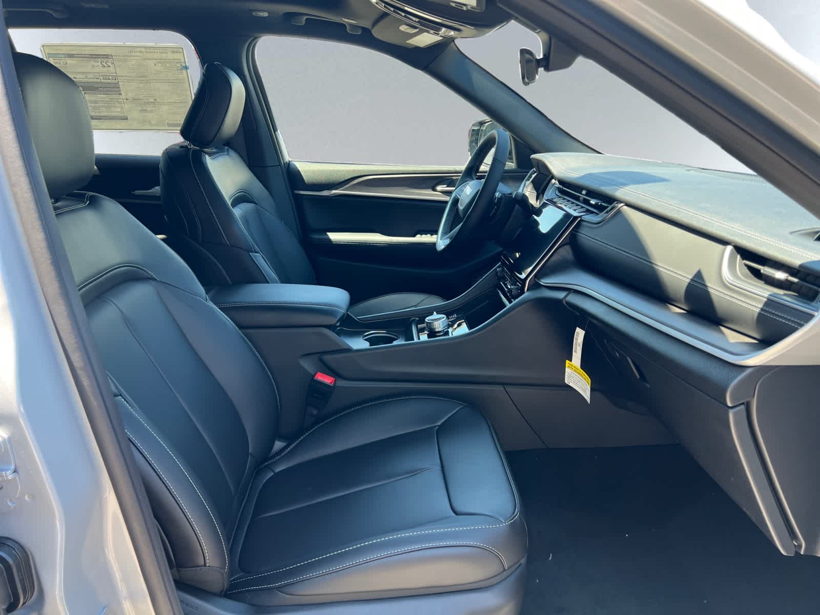 new 2025 Jeep Grand Cherokee car, priced at $49,005