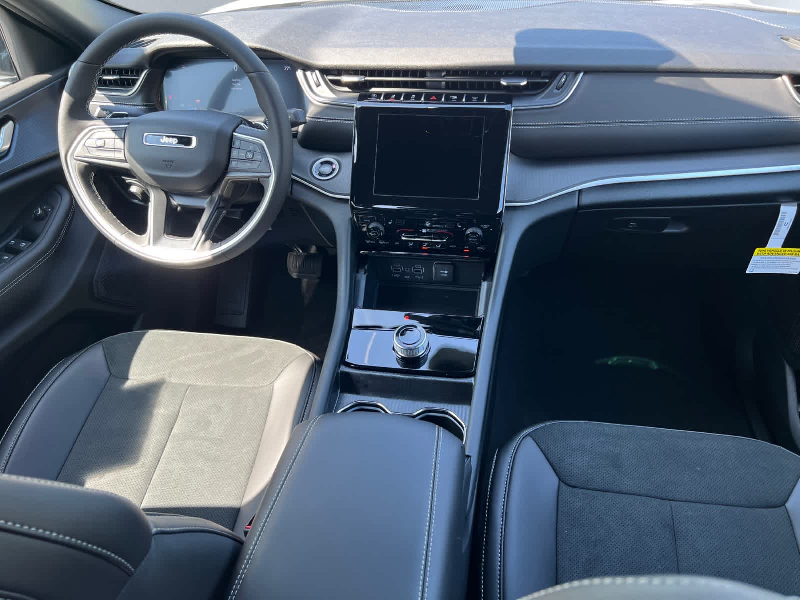new 2025 Jeep Grand Cherokee car, priced at $46,135